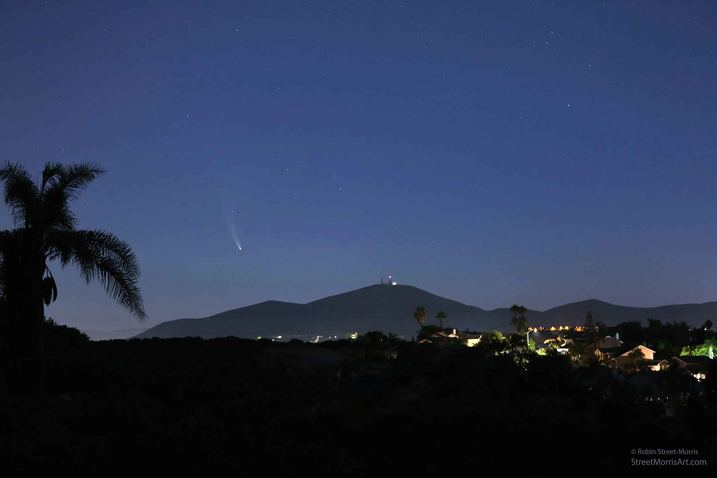 Comet over Black Mountain 