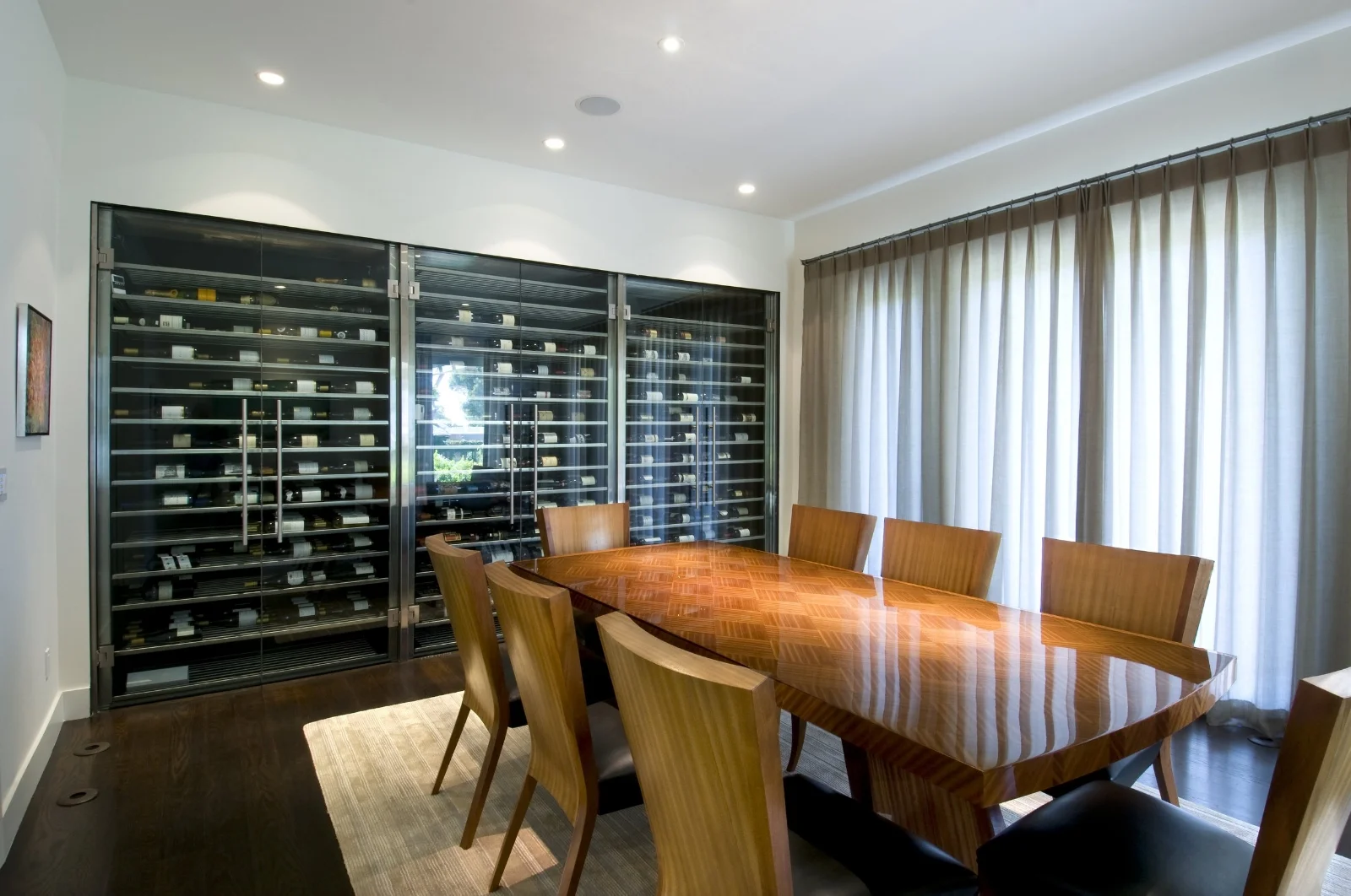 9- Dining and wine storage.JPG
