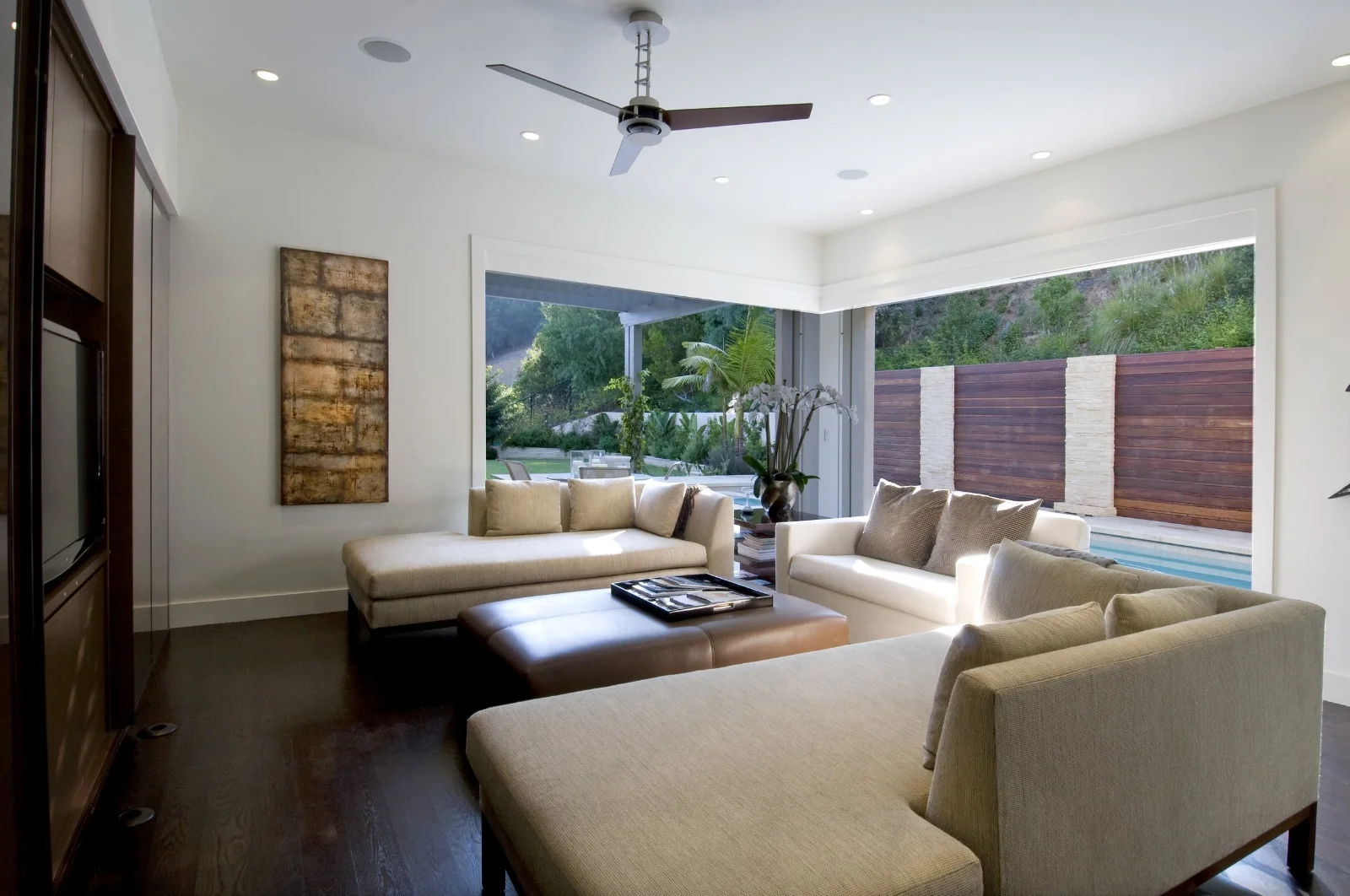 6 - Family room.JPG
