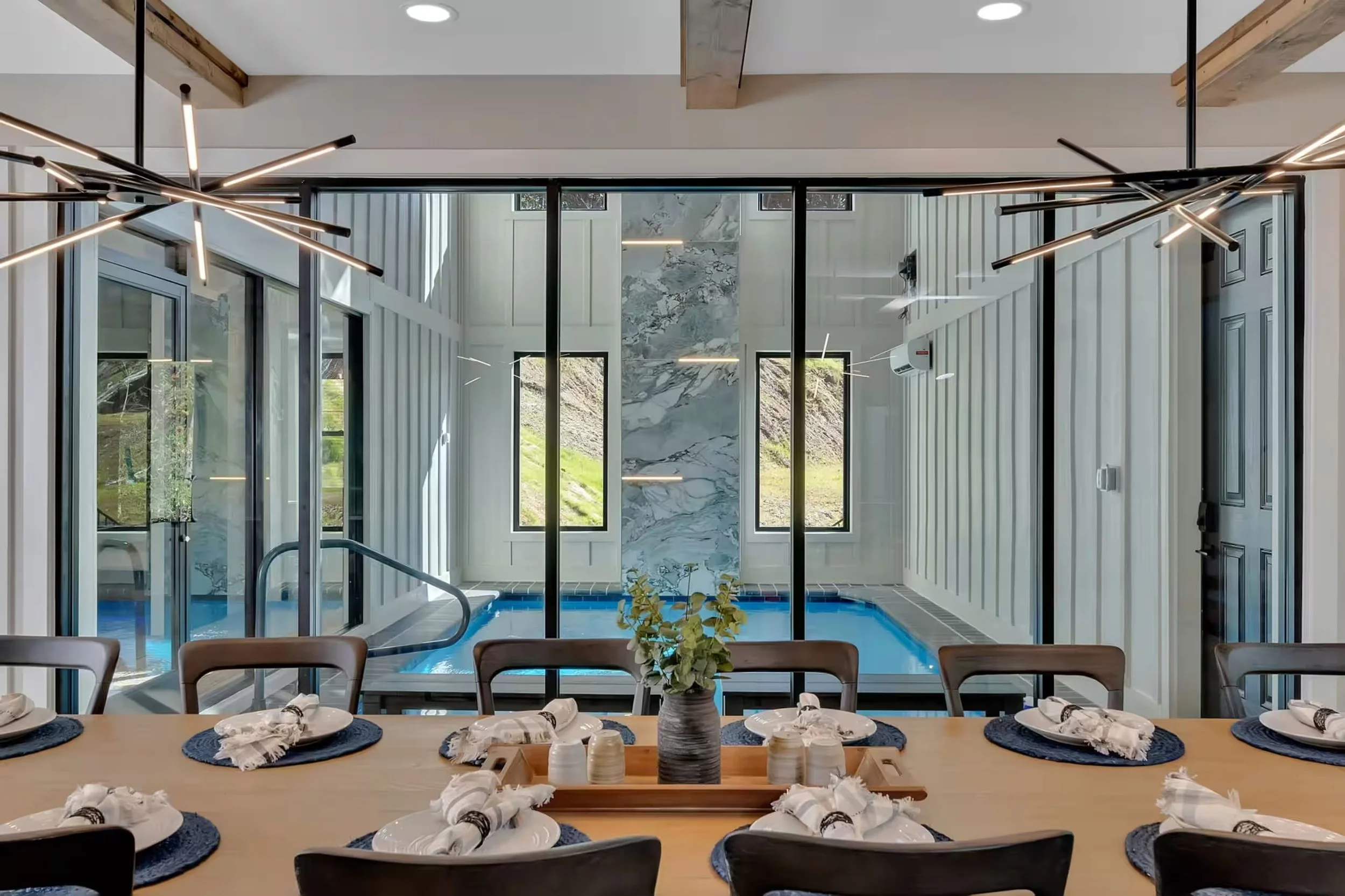 dining room cc 2027.jpg
