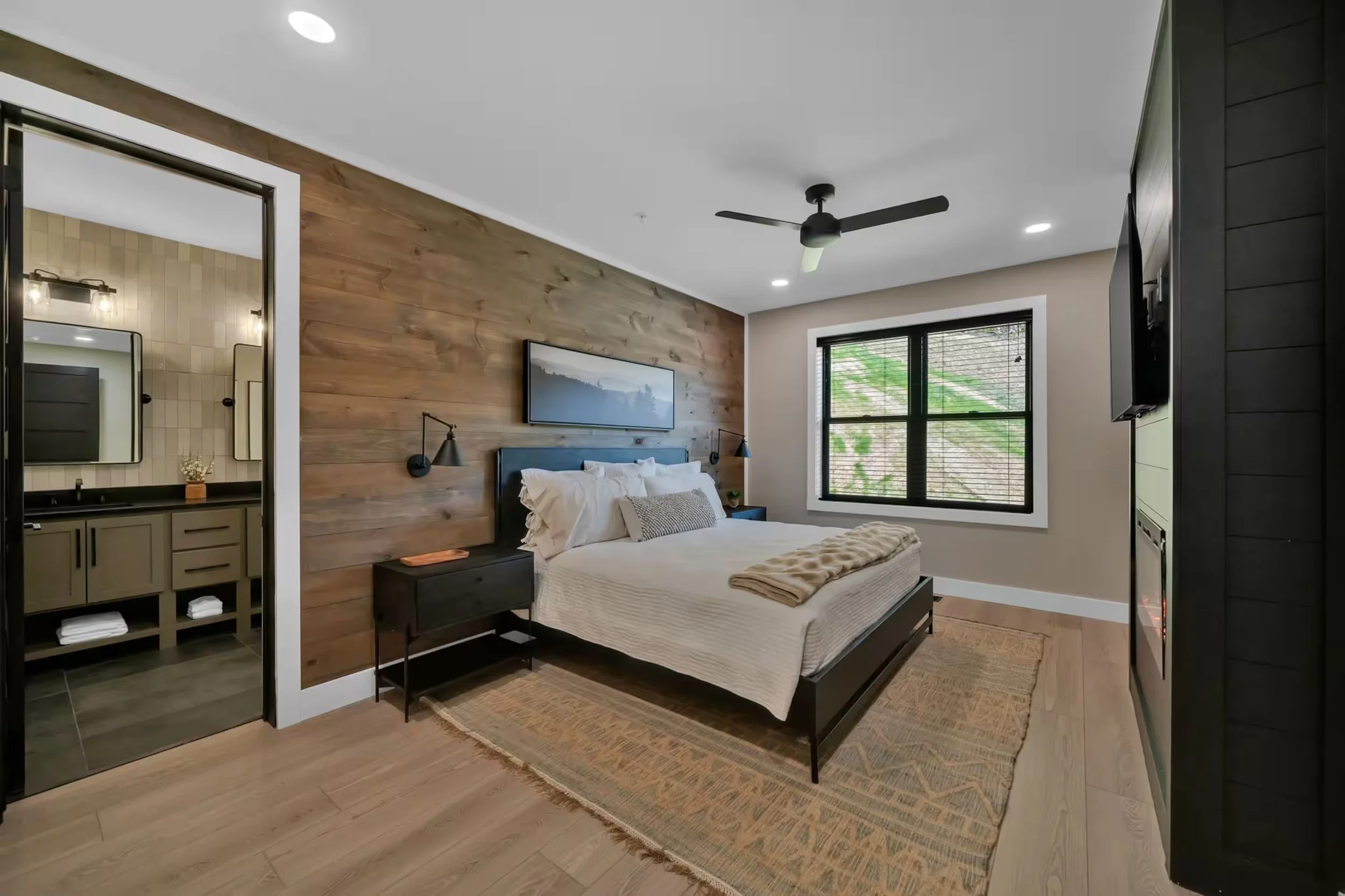 king bedroom cc 2027 (3).jpg