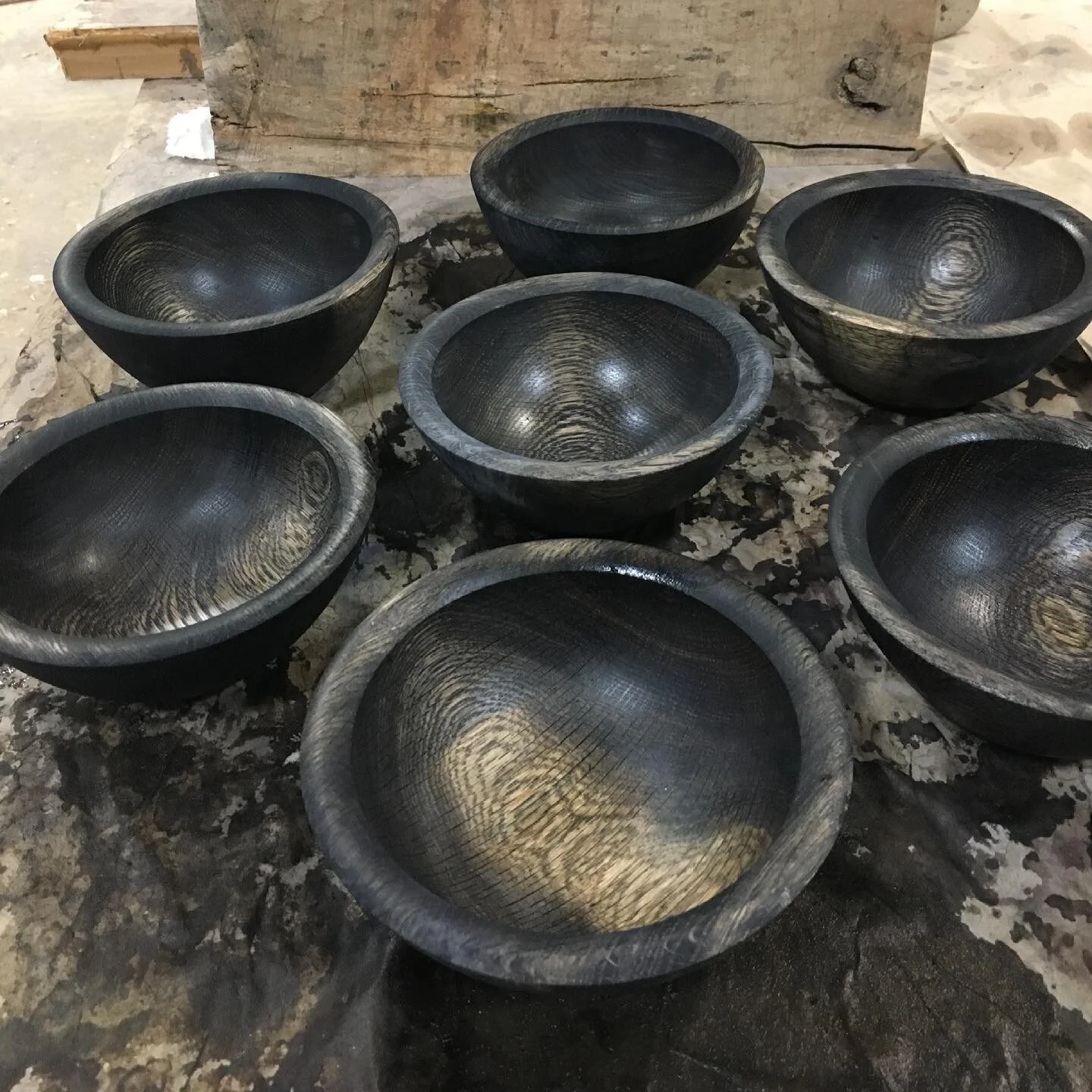 Small oak bowls getting an iron acetate bath. #turnedwoodbowls #greenwoodworking #platformfaf