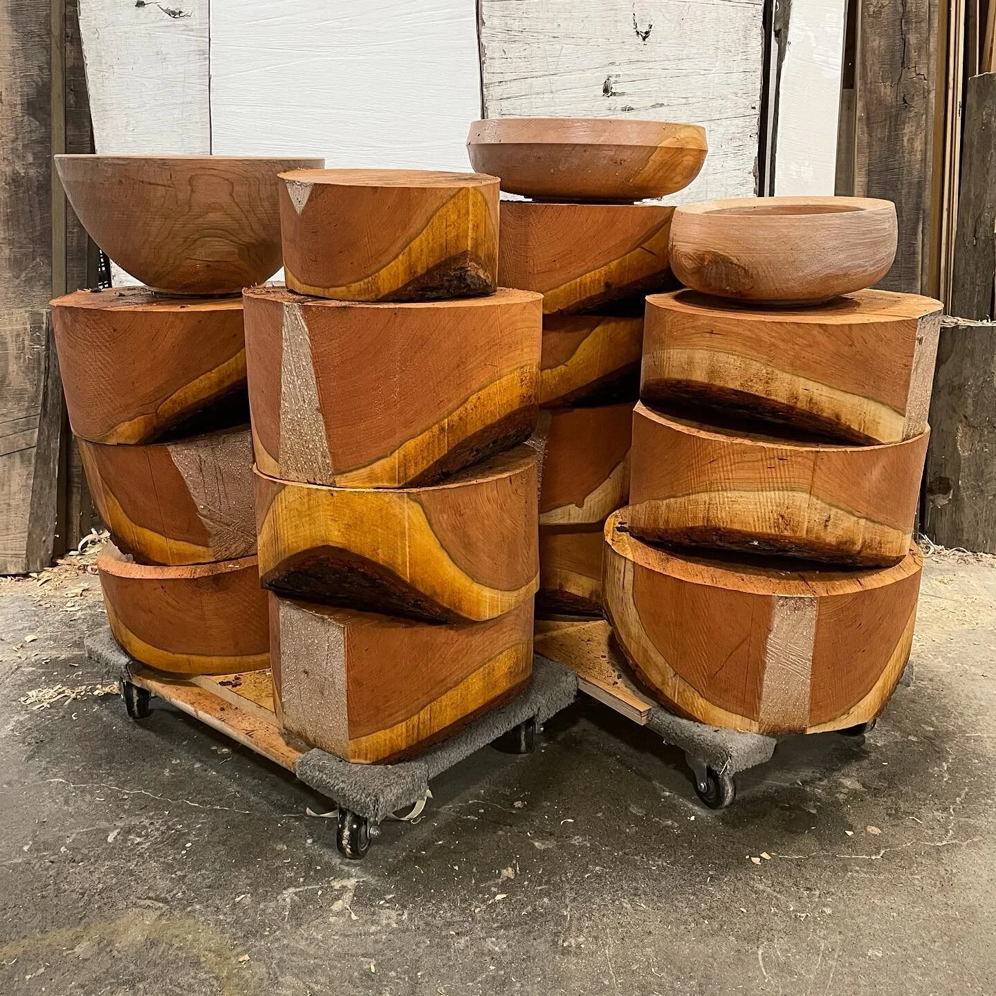 Making progress breaking down this cherry. Finding some big beautiful bowls. #greenwoodworking #handskills #woodisgood #treen #turnedwoodbowls #kitchenalia #kitchentools #hudsonvalleyny #katonahny