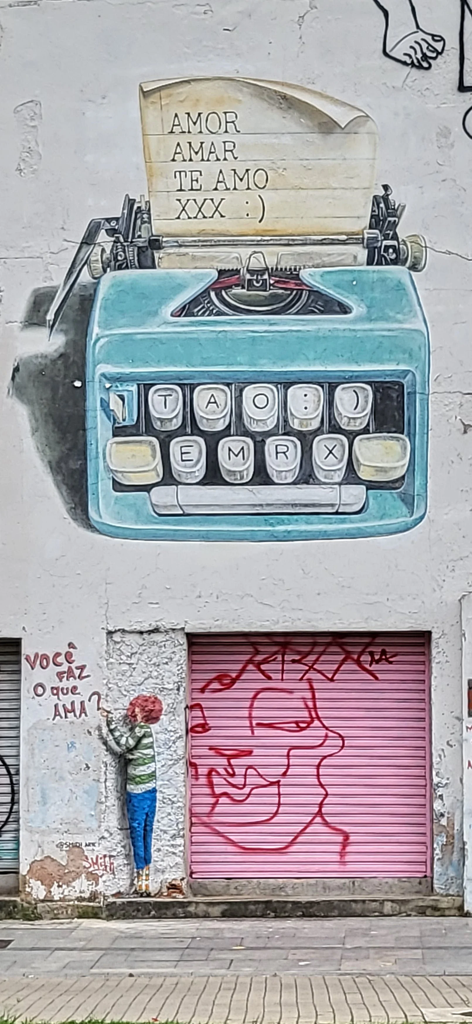 Painted typewriter and love message on a wall in Rio de Janeiro