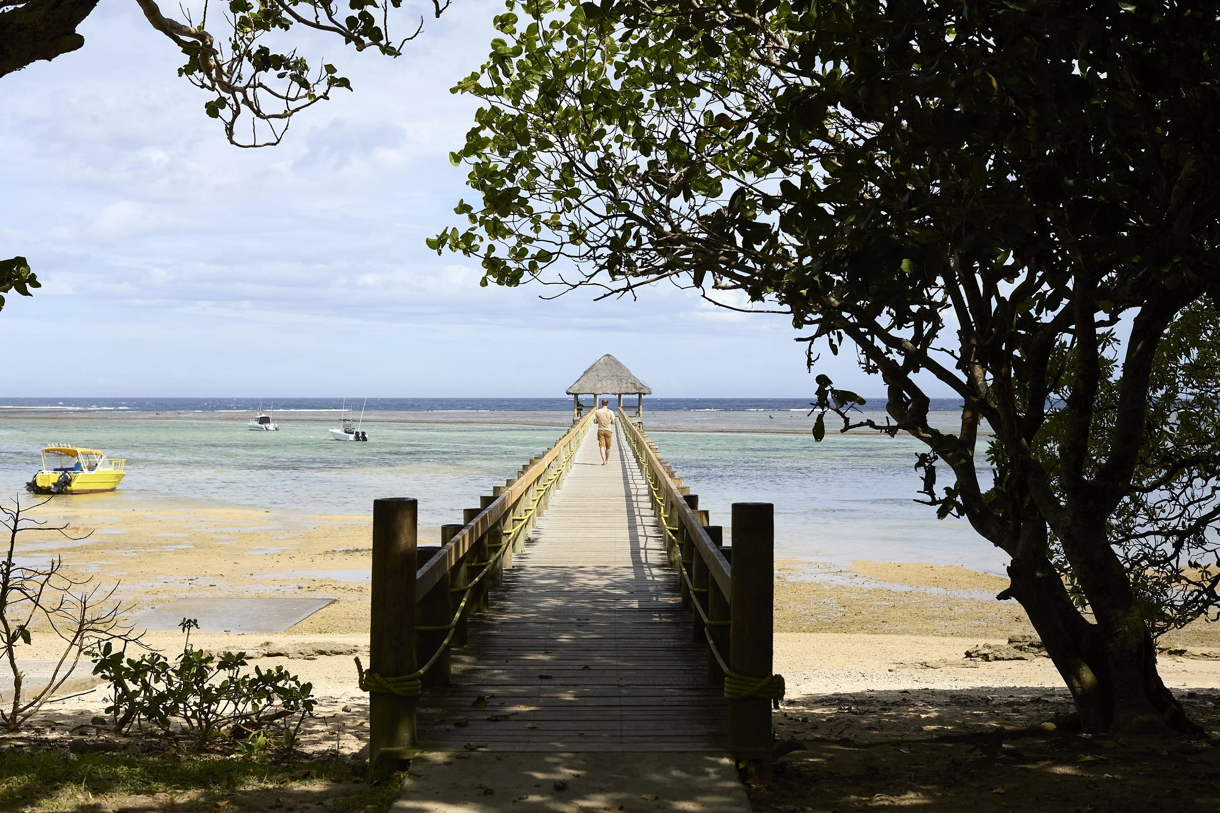 Nomadic Light threshold image, Fiji jetty and water