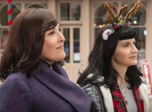 Under the Christmas Tree: Love Wins With This Heartwarming Holiday Romance!