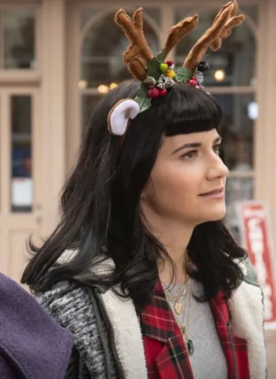 UNDER THE CHRISTMAS TREE REVIEW