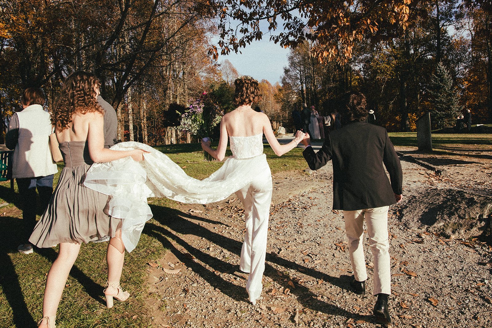 Eliza-Bell-Photo-wedding-Jump-Off-RockZ+R-33.jpg