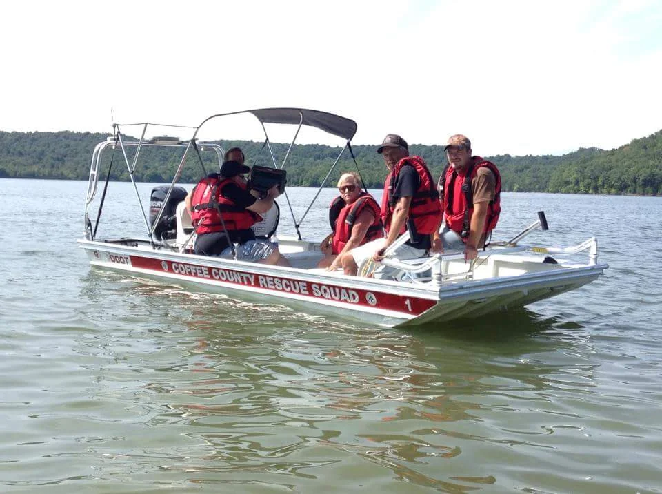 boat in lake5.jpg