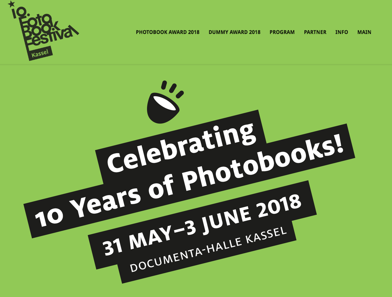 My Photobook »Familie werden« has been shortlisted for the Kassel Dummy Award 2018 and will be on display at Documenta-Halle Kassel, PhotoIreland Dublin, Triennial of Photography Hamburg, Fotoleggendo Rome, Organ Vida - International Photography Festival Zagreb, Internationale Photoszene Köln, Photobook Week Aarhus, Photography Seminar Litauen, IED Instituts Europe’s di Design Madrid and The Tokyo Art Book Fair!