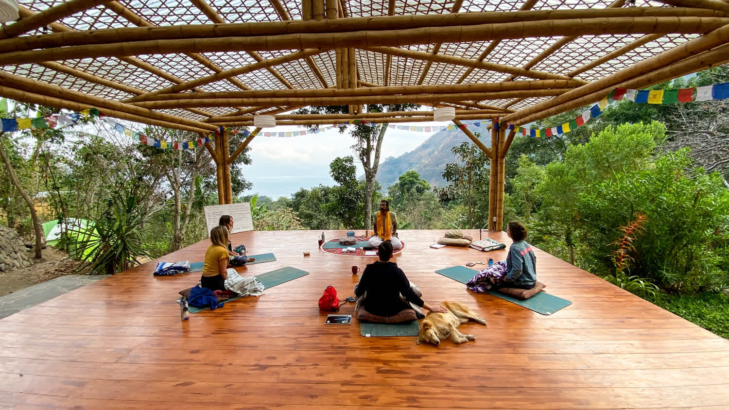 Volcans et yoga pour se reconnecter avec la nature - Esprit Yoga