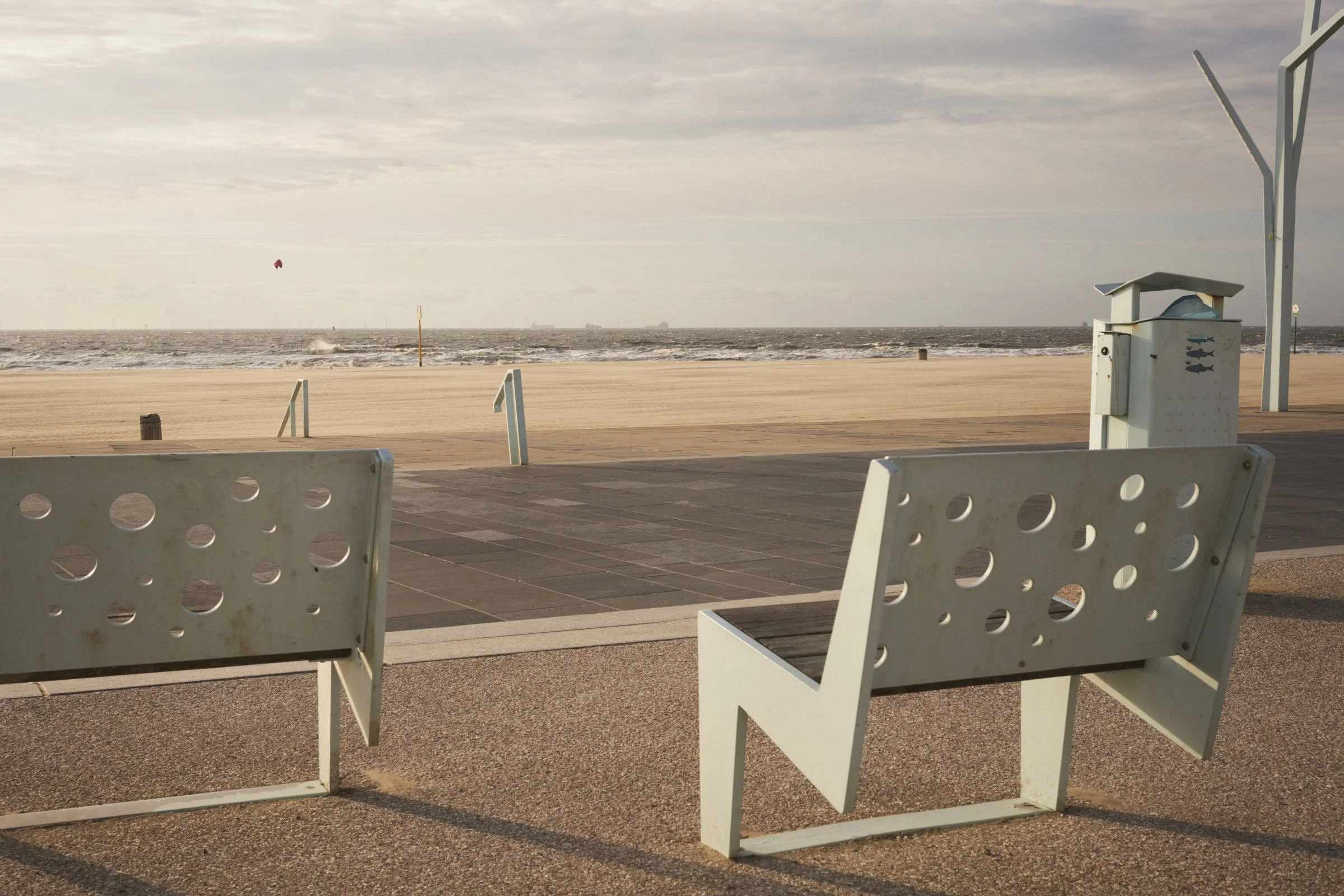 Web-JochemvanGrunsven-IwanttogotothebeachNLD-- 11.jpg