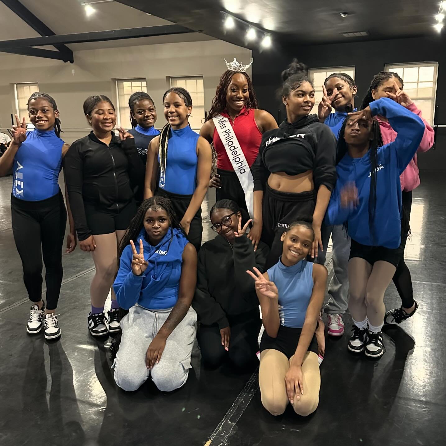 Hip Hop with Miss Philadelphia!!!! 

I had so much dancing with the girls at @alexjdreamcenter !

Fun fact, I met their teacher at the Harlem Globetrotters event back in February who is friends with our former Miss Philadelphia ❤️ Nia. I&rsquo;m so h