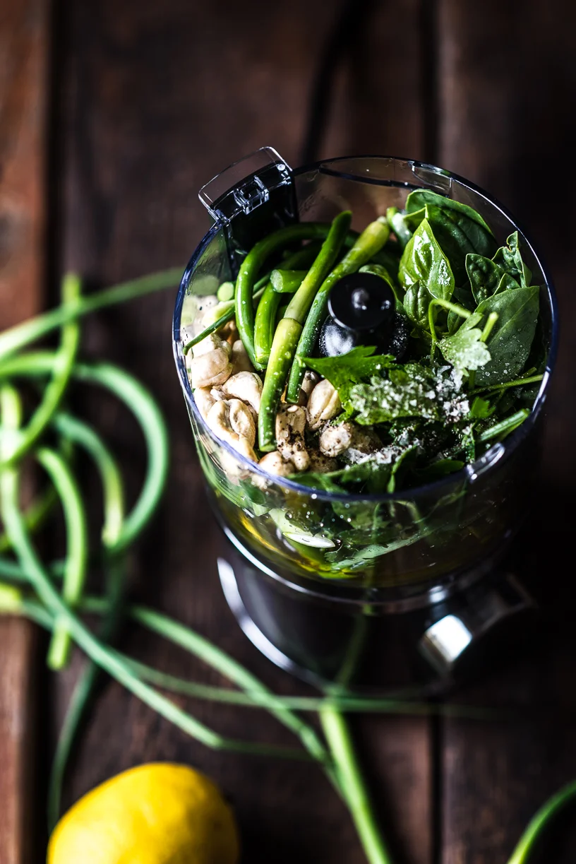 GarlicScapePesto-8.jpg