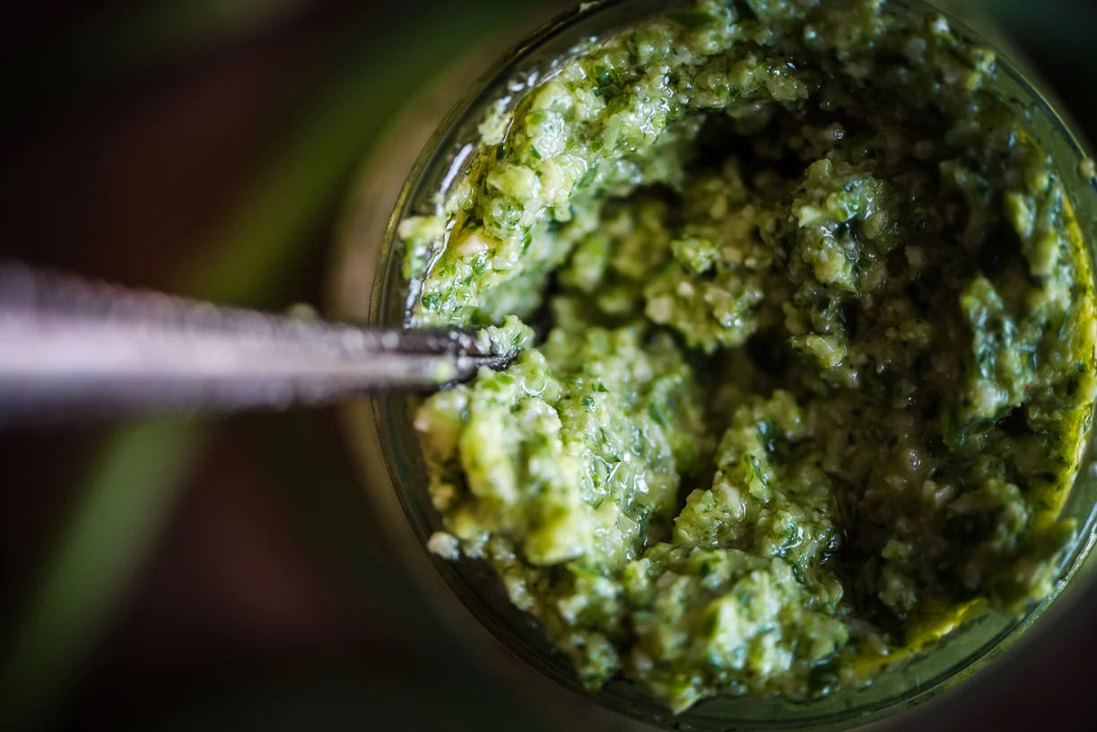 GarlicScapePesto-17.jpg