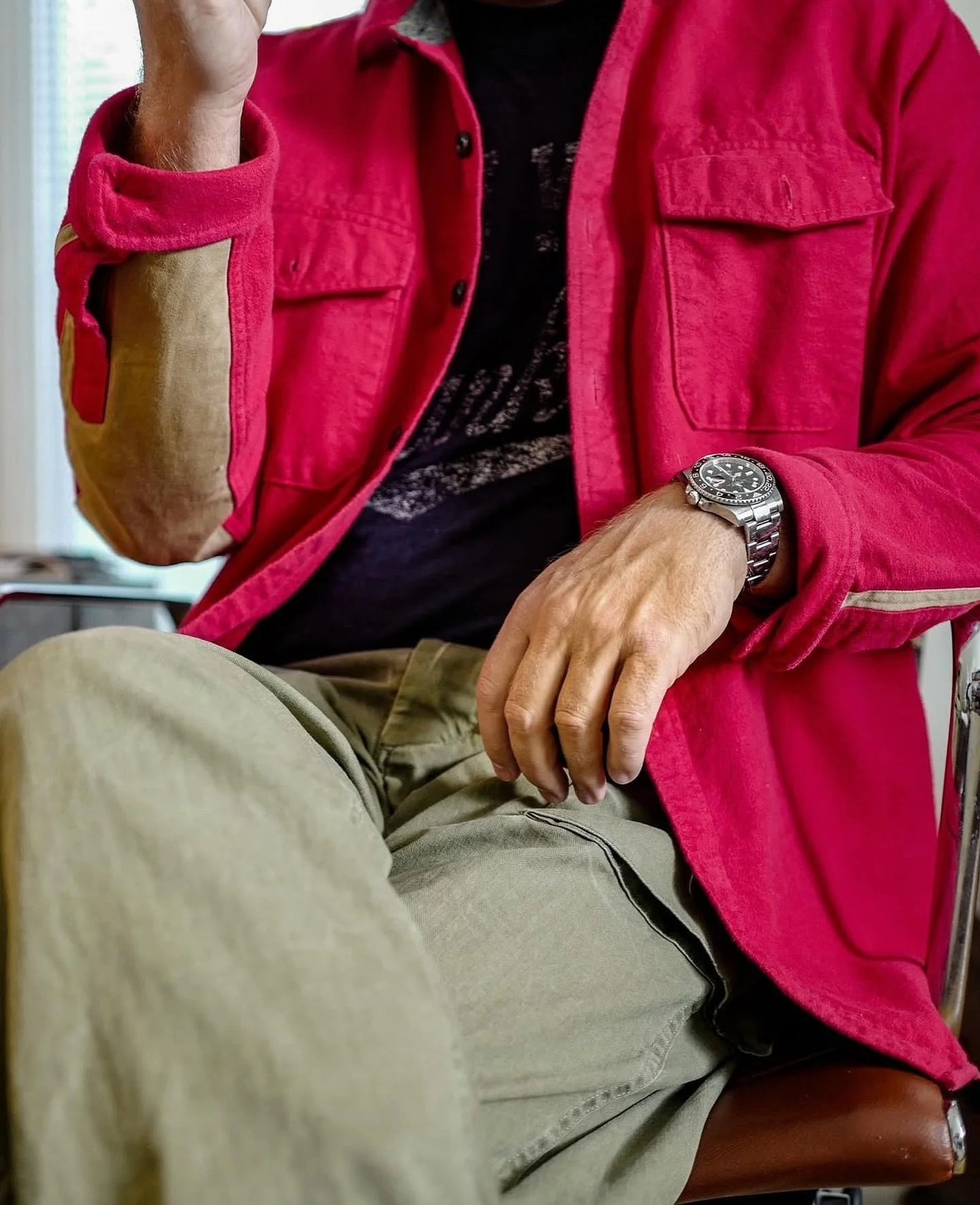 There&rsquo;s something about clothes that remember.

WWII-inspired RRL 3-pocket trousers, built with purpose.
A clean Todd Snyder chamois overshirt.
A vintage baseball T-shirt (from a lesser team) carrying the hint of spring energy.

Military backbo