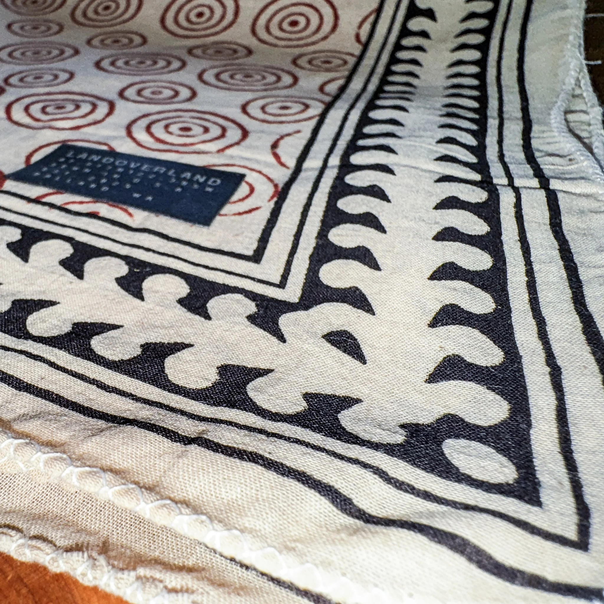 Landoverland Black Red Cicles bandana3.jpg