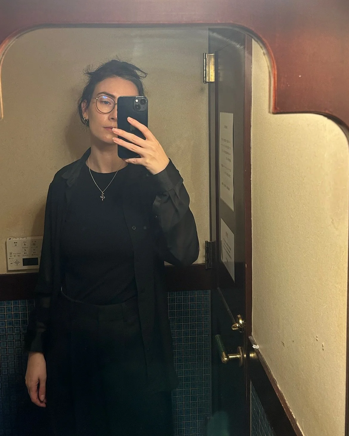 Hi bbs hope u all had a cute v day ❤️❤️ just thought I&rsquo;d let you know I have a song coming out in 5 days and it&rsquo;s a fun one if you would care to presave 🥹 and then the album will be out shortly after that ! Link in bio ok thanks carry on