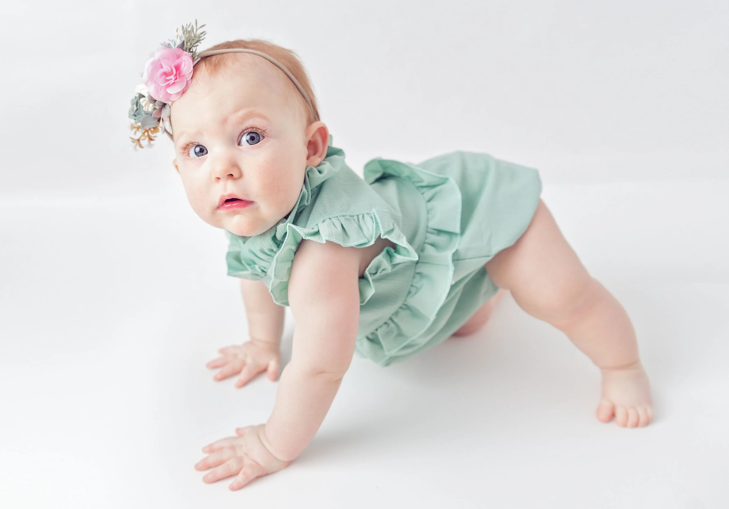 baby-picture-ideas-milestone-photography-infant-images-newborn-photos.jpg