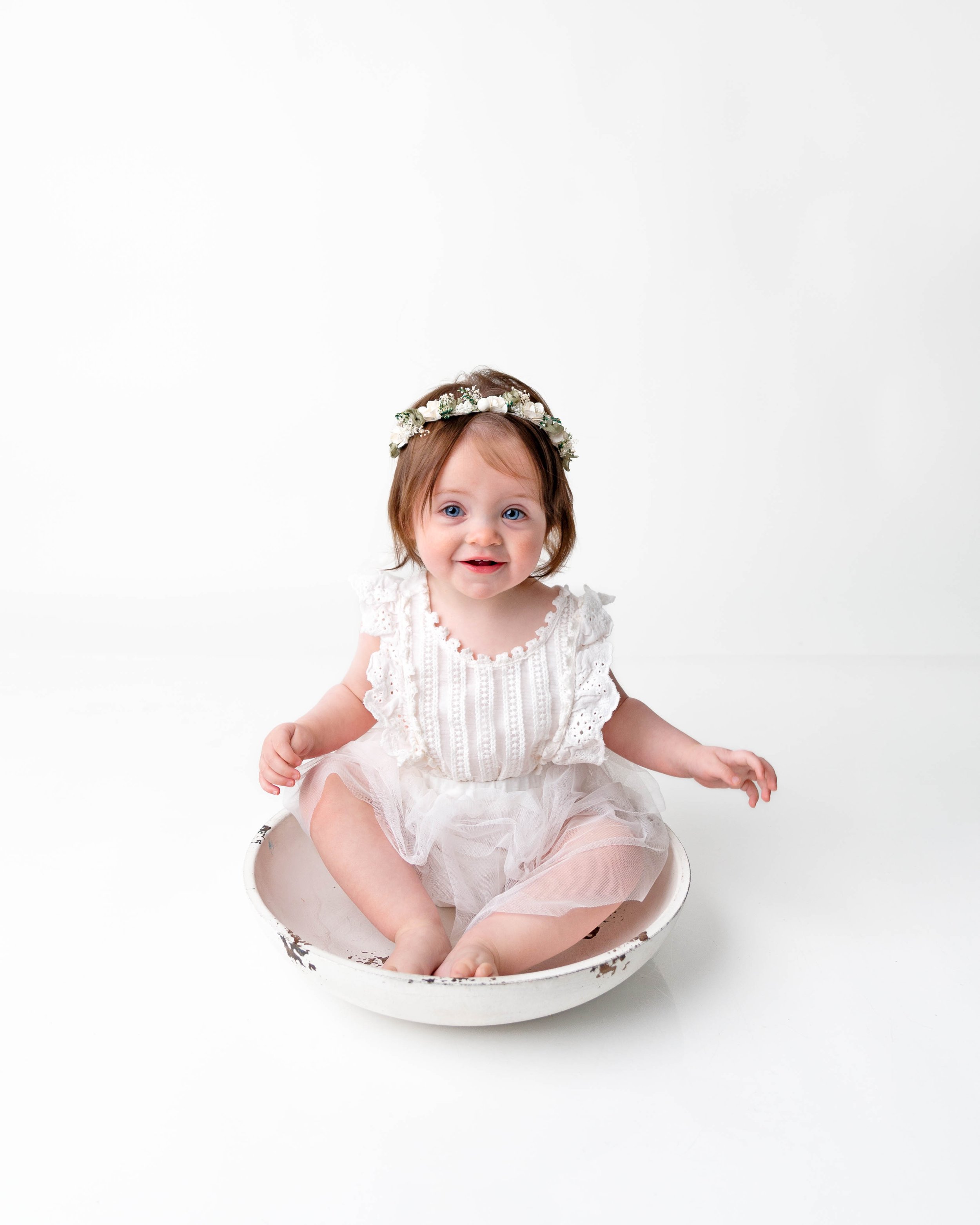 Cake-smash-one-year-old-photos-milestone-images-newborn-photography-baby-girl-spokane-washington.jpg