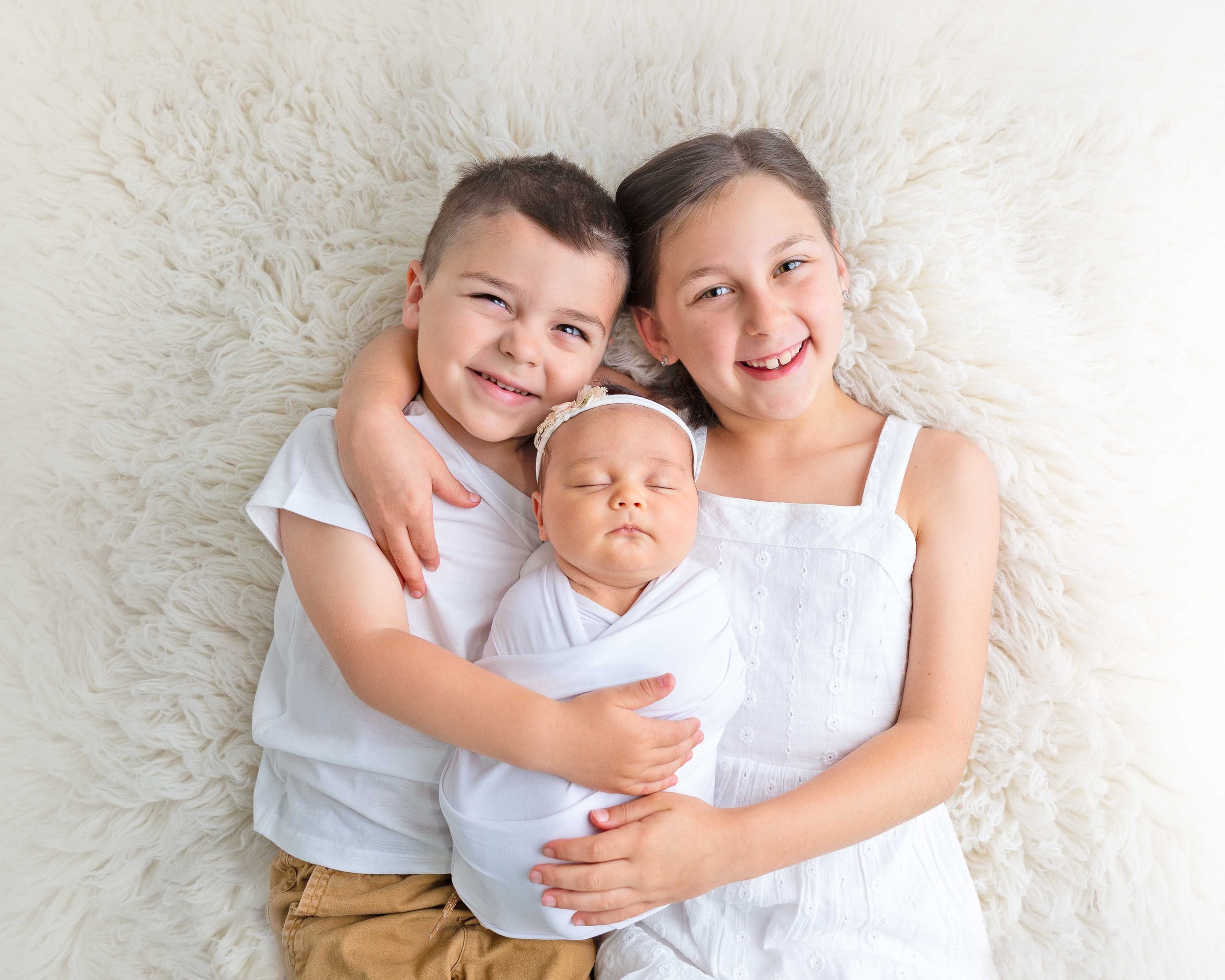 Newborn-baby-girl-photography-big-sister-big-brother-infant-images-spokane-washington-2.jpg