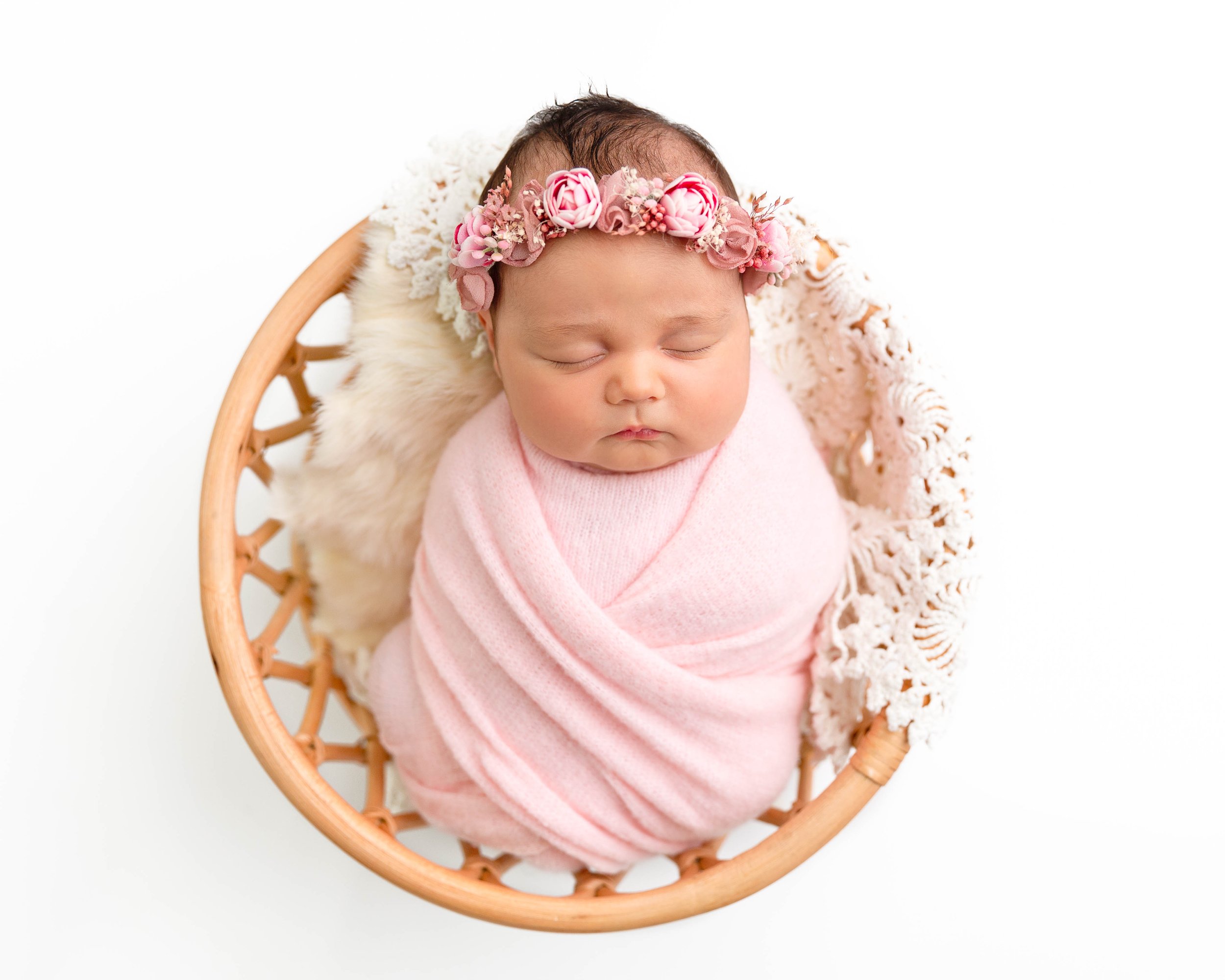 Newborn-baby-girl-photography-big-sister-big-brother-infant-images-spokane-washington-5.jpg