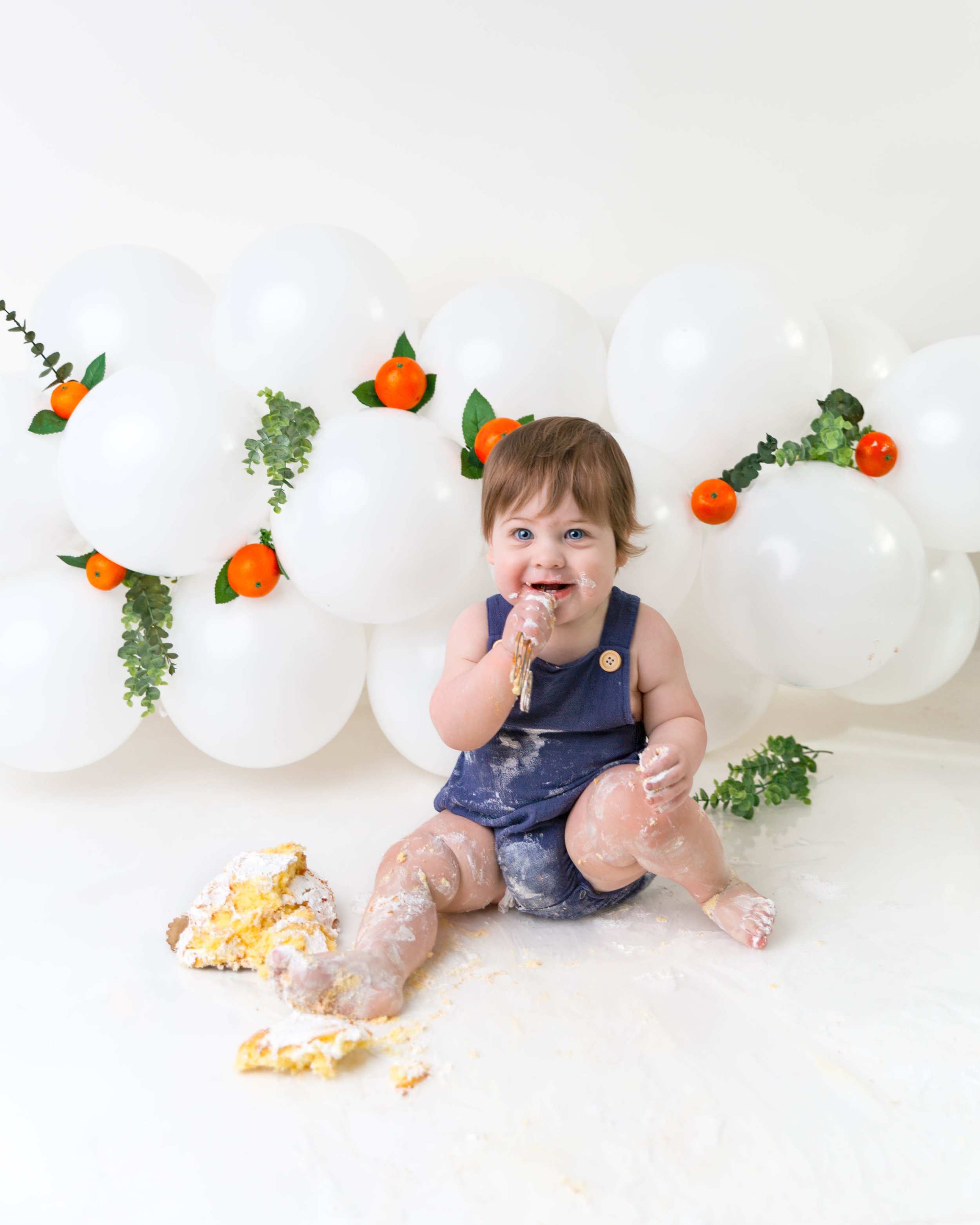 Cake-smash-photos-first-birthday-photoshoot-one-year-old-newborn-photography-spokane-washington-10.jpg