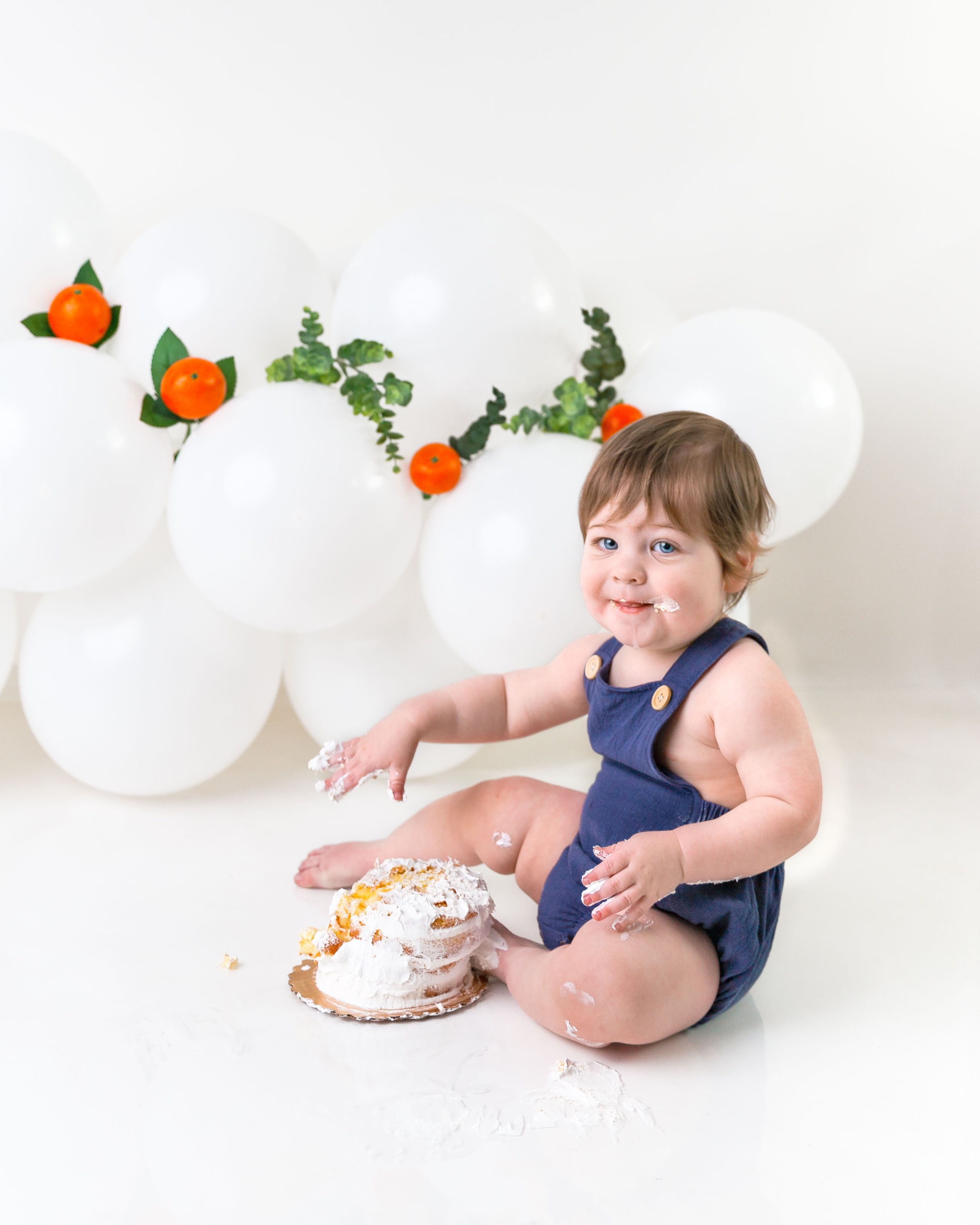 Cake-smash-photos-first-birthday-photoshoot-one-year-old-newborn-photography-spokane-washington-9.jpg