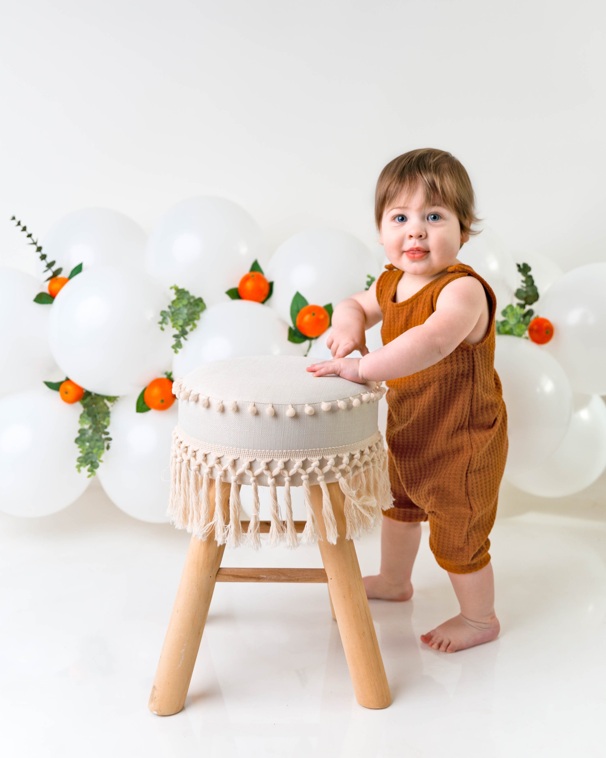 Cake-smash-photos-first-birthday-photoshoot-one-year-old-newborn-photography-spokane-washington-5.jpg