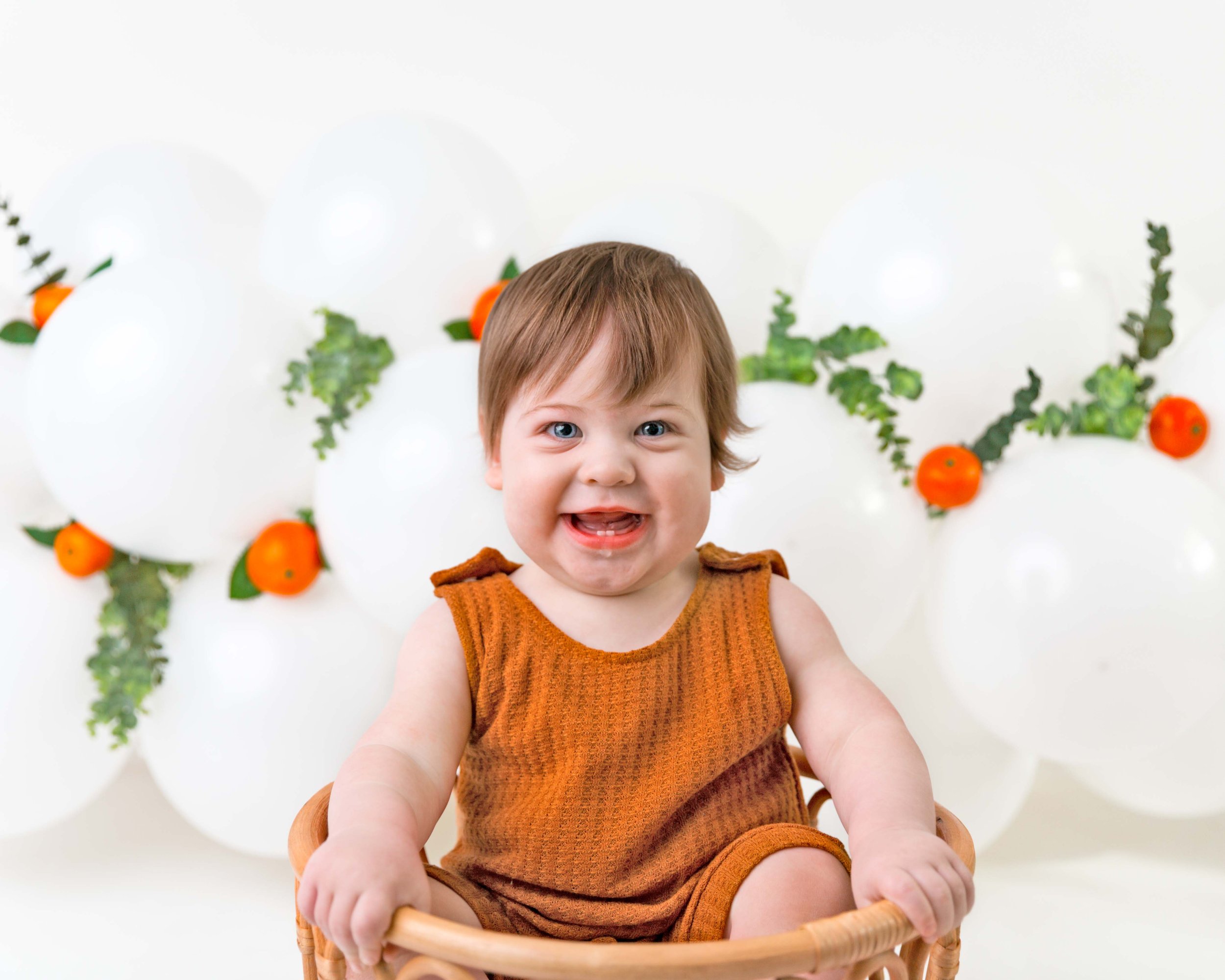 Cake-smash-photos-first-birthday-photoshoot-one-year-old-newborn-photography-spokane-washington-3.jpg