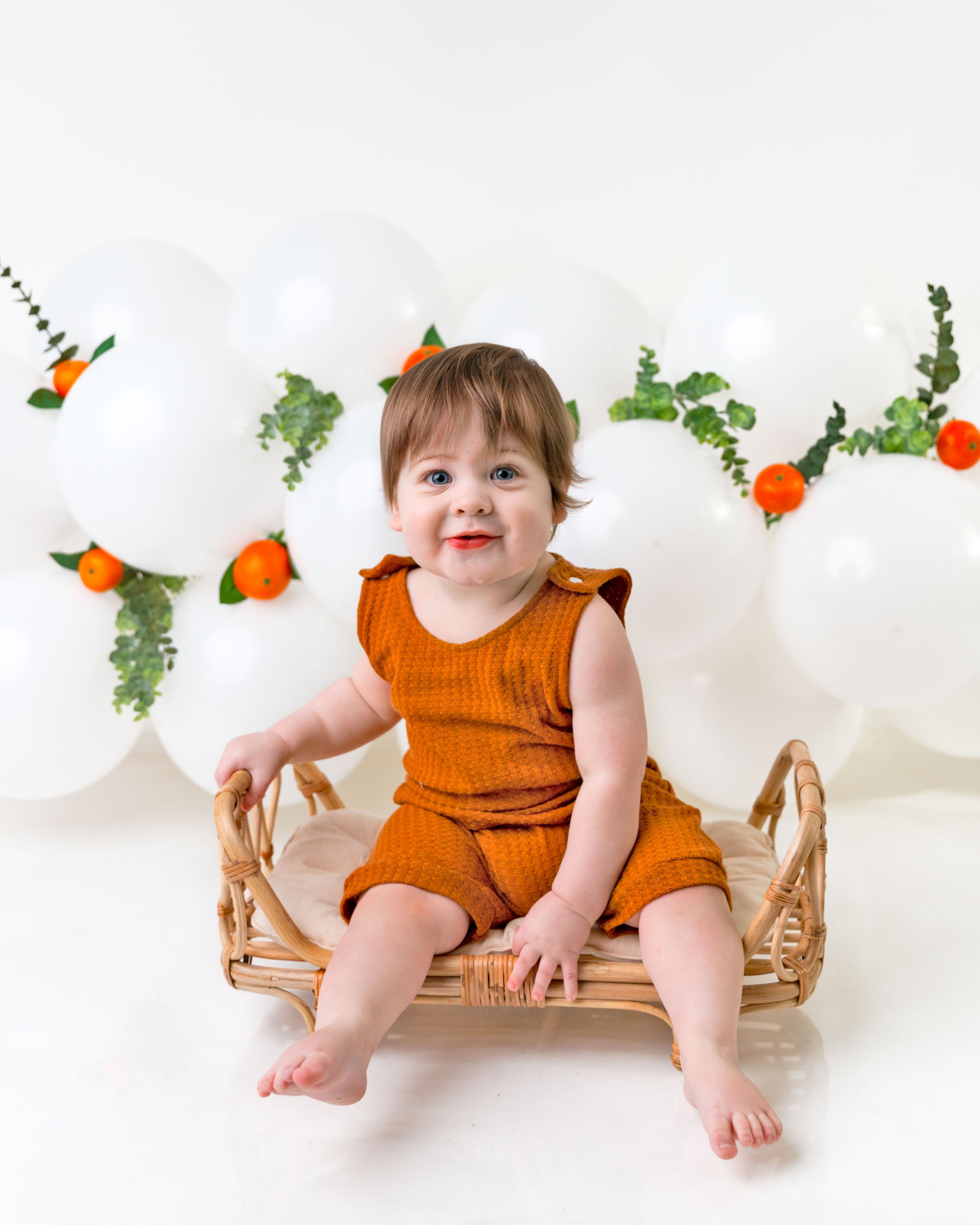 Cake-smash-photos-first-birthday-photoshoot-one-year-old-newborn-photography-spokane-washington-4.jpg