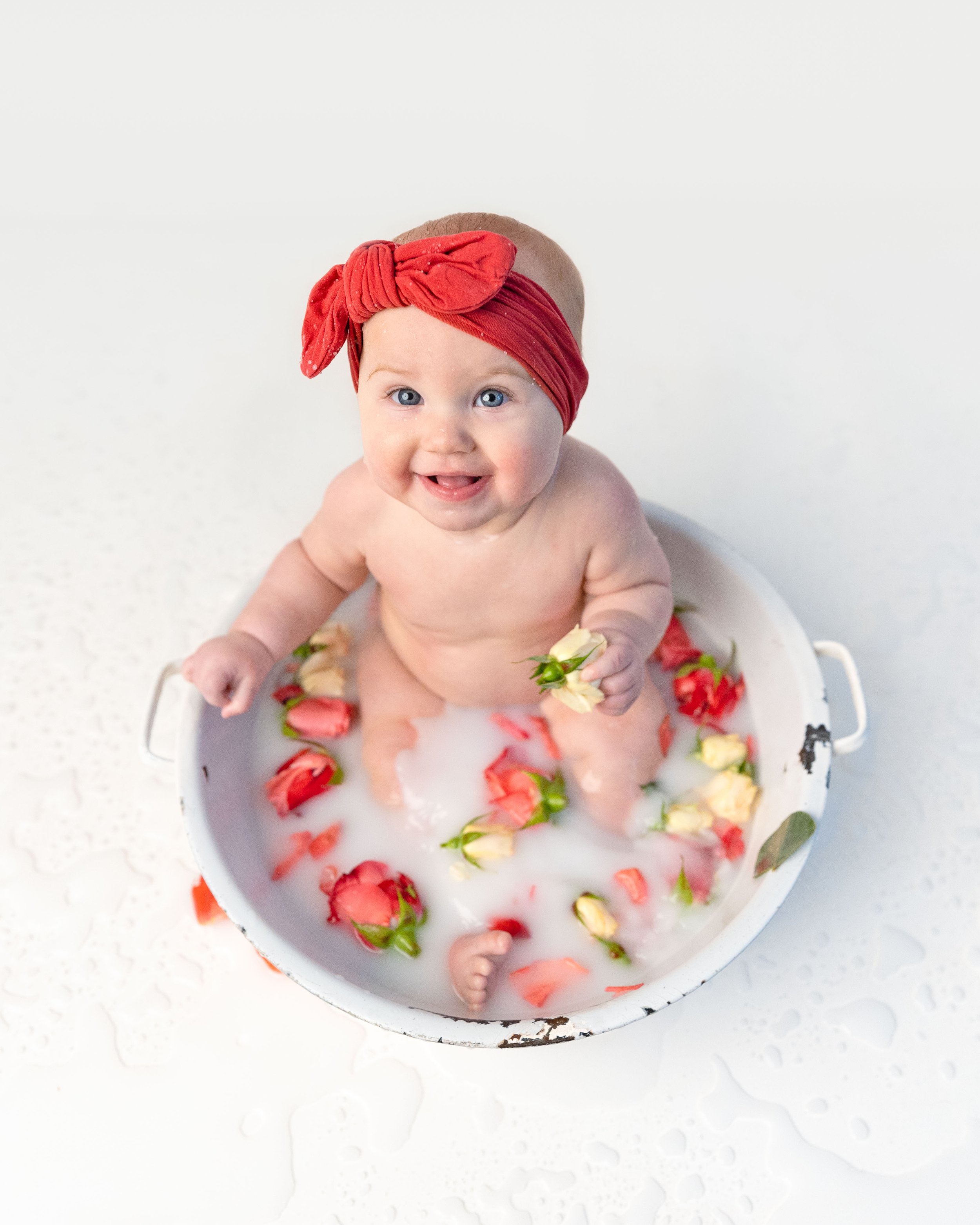 baby-girl-milk-bath-flowers-milestone-photography-newborn-photographer-spokane-washington-8.jpg