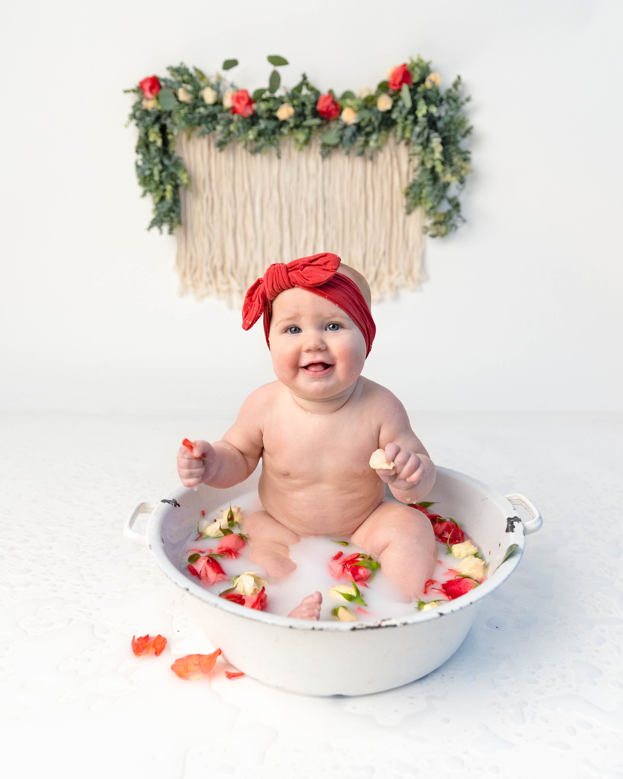 baby-girl-milk-bath-flowers-milestone-photography-newborn-photographer-spokane-washington-9.jpg