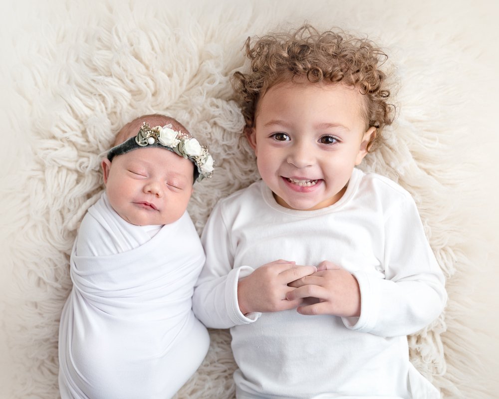 baby-girl-big-sister-photos-newborn-photography-spokane-washington-2.jpg