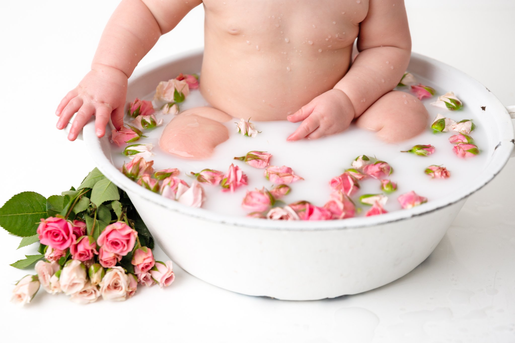 Milk-bath-session-baby-photography-infant images-newborn-photos-spokane-wa-3.jpg