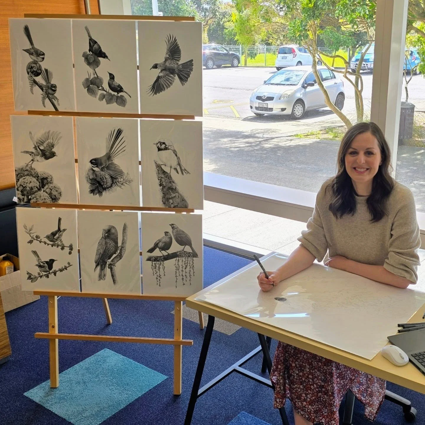Happy weekend, everyone 🐦 This morning, I'm going to be in the exhibition space working on my new kākāpō artwork! If you'd like to come and say hi and have a look, head to the Paraparaumu Library between 10 and 1 🥰
