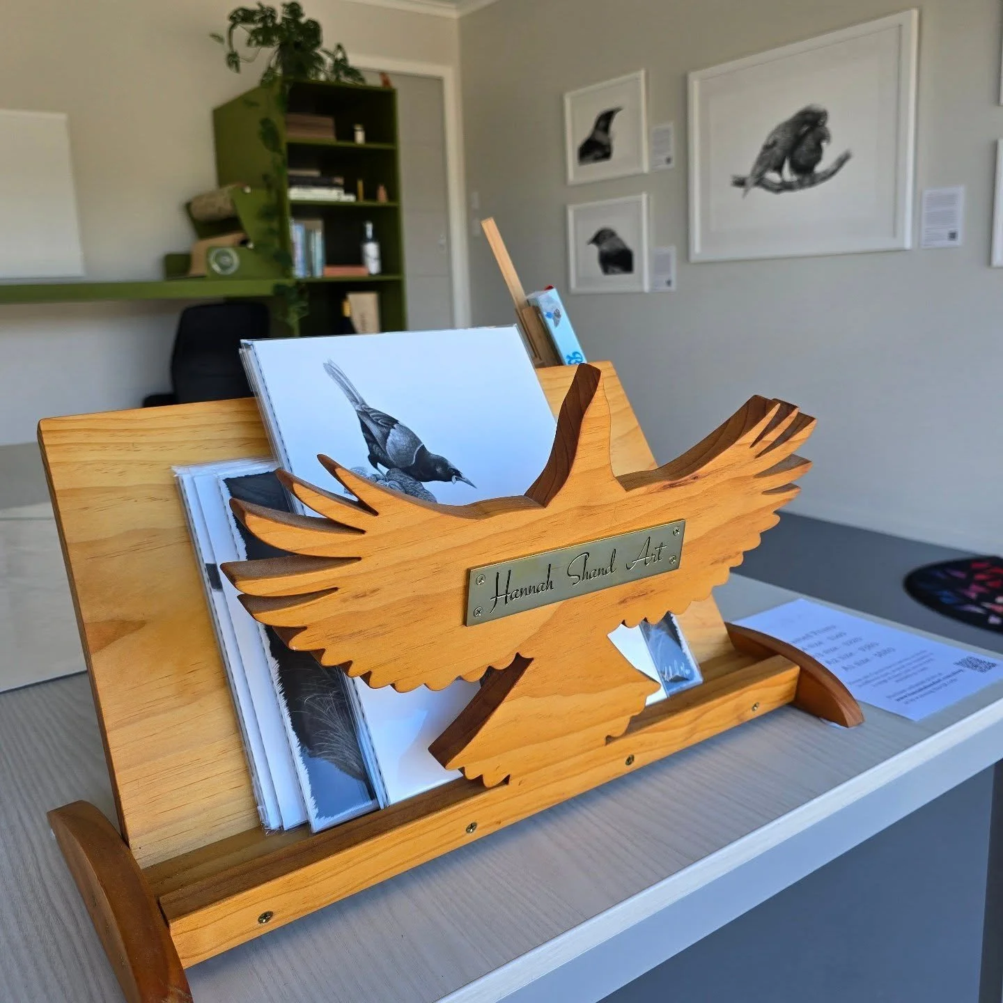 Day one of four of the @kapiticoastarttrail done and dusted! 🌟 What a beautiful sunny day with lots of lovely people who came to visit. It's been a very busy few weeks preparing the studio, but I'm so happy with how it's all come together and how mu