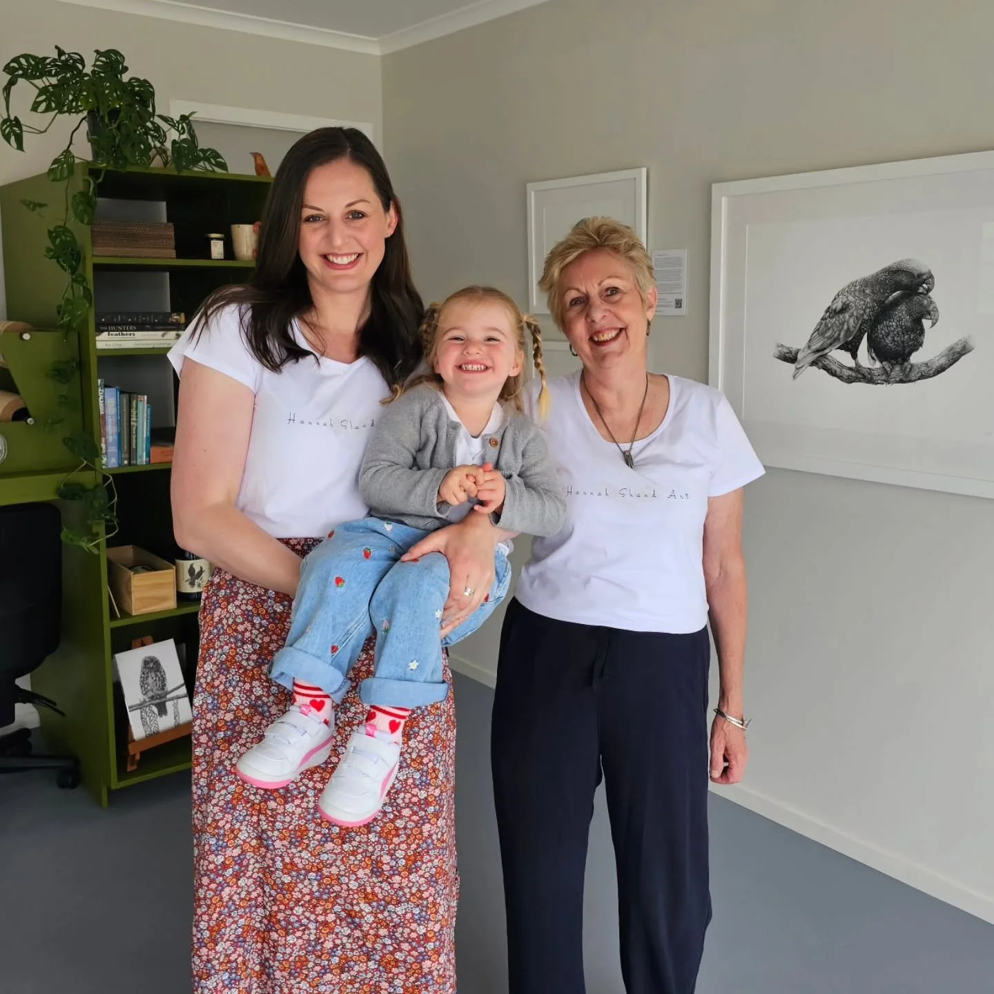 🥰 Kapiti Coast Art Trail dream team! (Plus Nick behind the camera)

I have my dear friend Anne helping me out over the Art Trail, who I've known for over 20 years. Fun fact: I worked at her cafe when I was a teenager (she made the best custard slice