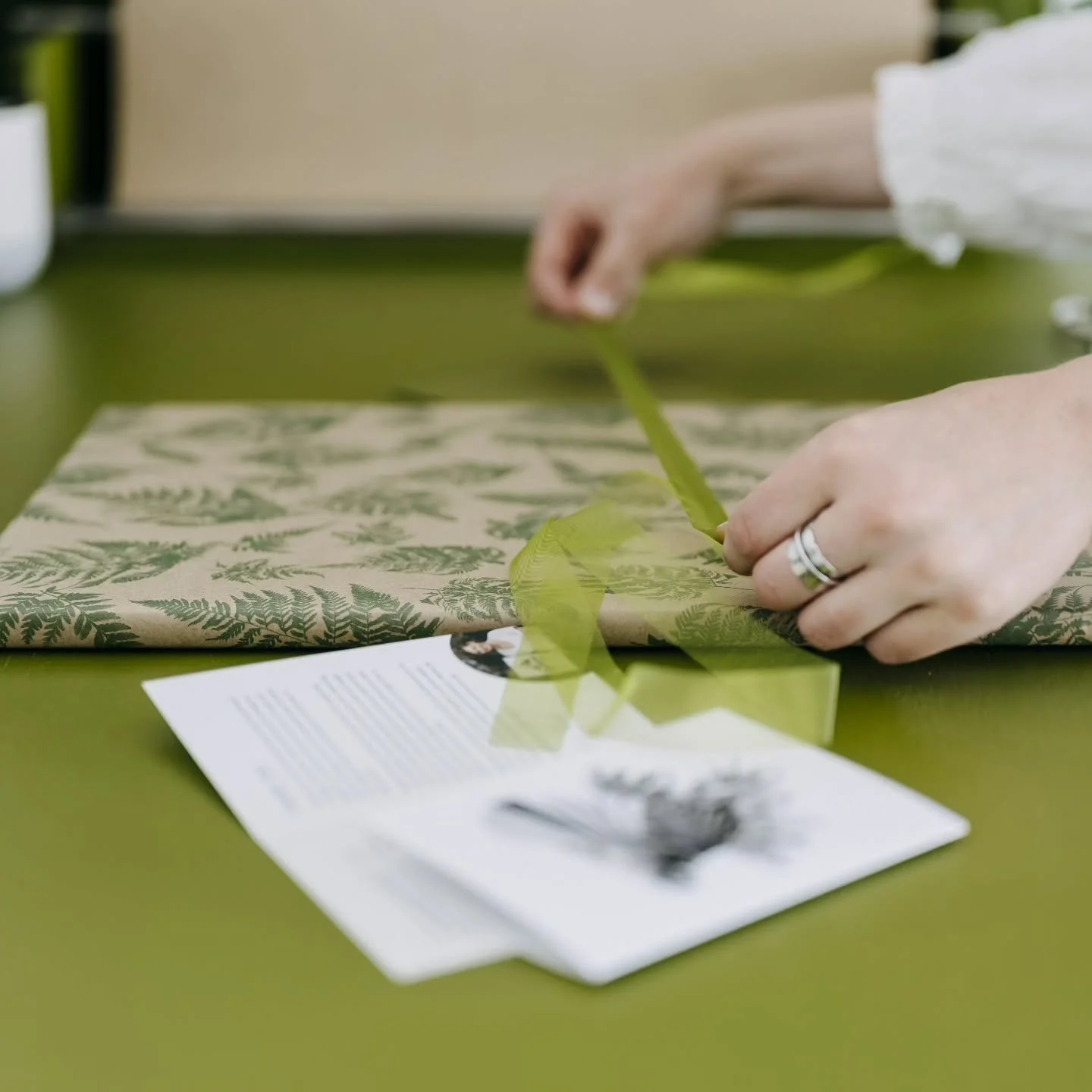 Complimentary giftwrapping 🎁 

I offer complimentary giftwrapping, along with handwritten cards all year round, to make sending gifts to loved ones as easy and personal as possible 💚

Simply mention your request in the checkout notes.

📸 Photograp
