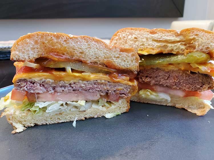 Beyond Meat vs Real Beef: Two杂食者的评论