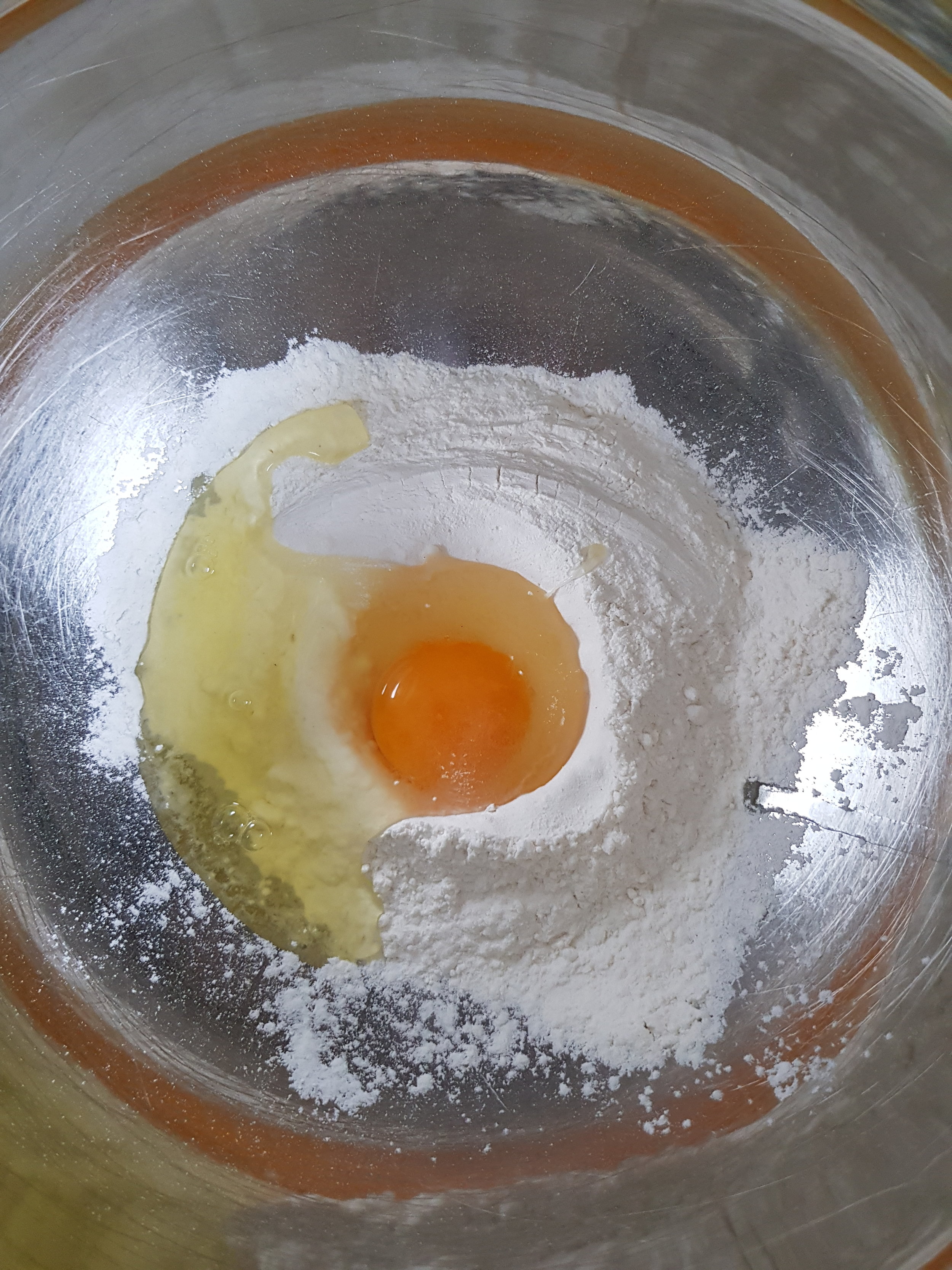 Mix the egg and flour