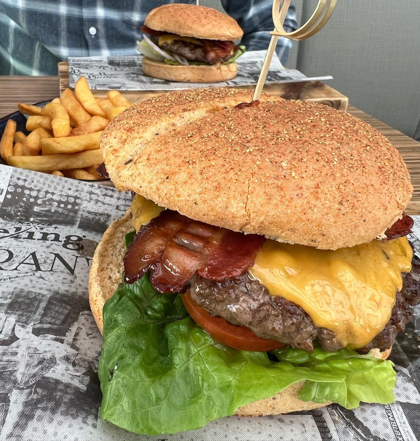 #burgertime - brown bread = healthy, right?! #thefatsteakclub @efteling