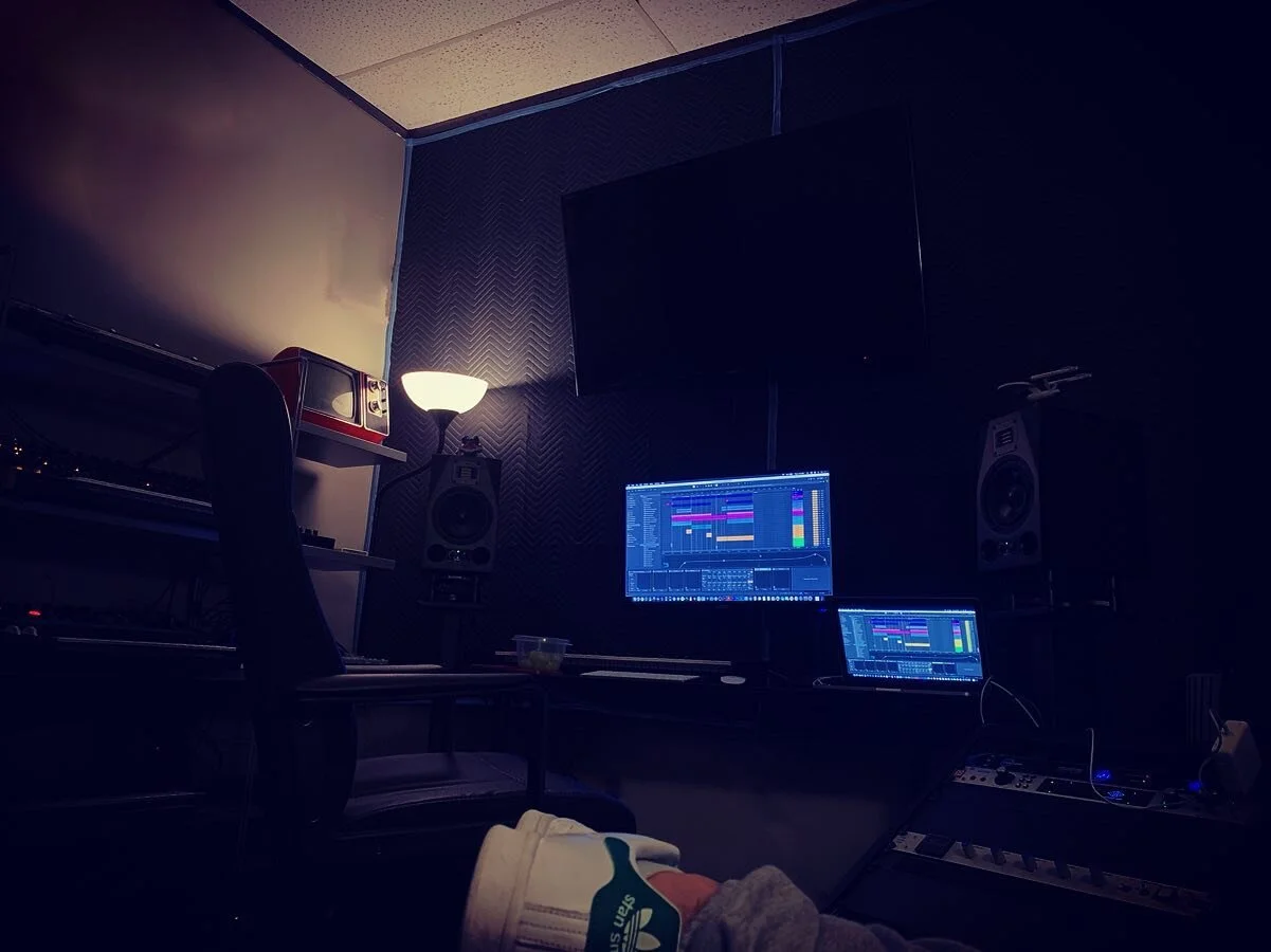 Small break in between sessions
.
.⠀
.⠀
.⠀
#musicproduction #music #musicproducer #studio #artist #producerlife #newmusic #instrumental  #musician #studiolife #producers #instrumentals #beat #mixtape #bhfyp #musicians #musiclife  #protools #recording