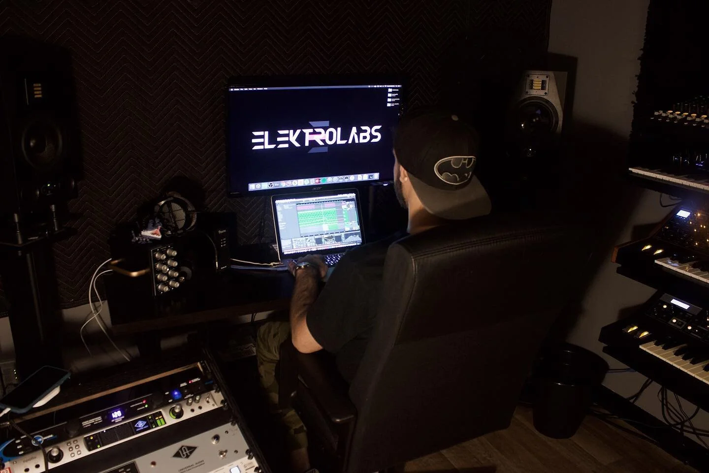 Day 3 at @elektrolabs studio!
.
.
.
.
.
#musicproduction #music #musicproducer #studio #artist #producerlife #newmusic #instrumental  #musician #studiolife #producers #instrumentals #beat #mixtape #bhfyp #musicians #musiclife  #protools #recordingstu