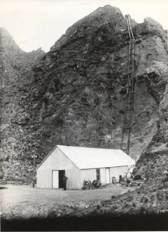 EL2352 Dynamo Shed, Bullendale.jpg