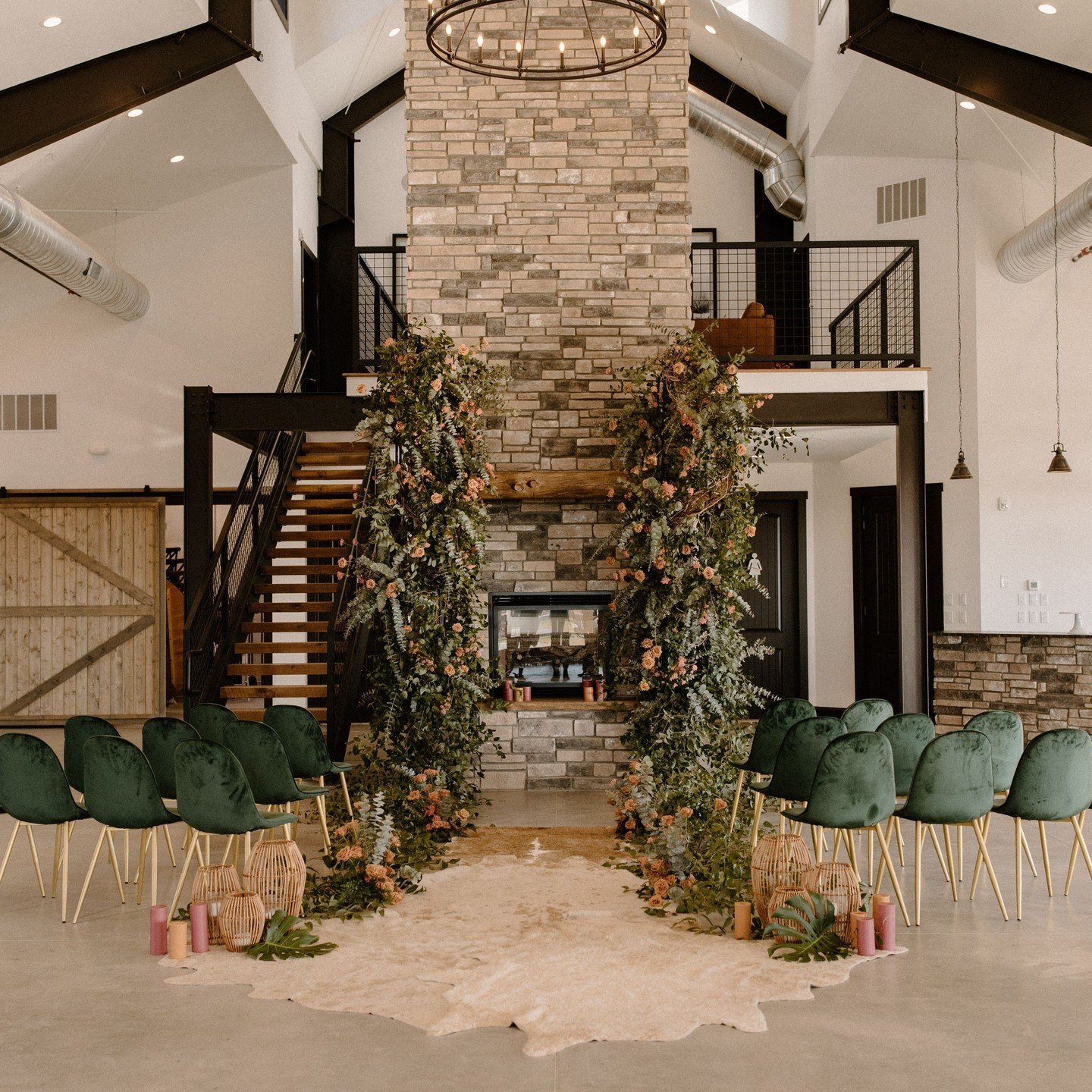 It's always fun to look back on past weddings for inspiration 💍! With a great team of vendors we can make magic 🤩 happen! Pictured here ⬆️ our emerald 💚 velvet dining chairs!⁠
⁠
HOST: @theshootoutsociety⁠
DESIGNER: @sugarwillowevents⁠
VENUE: @bonn