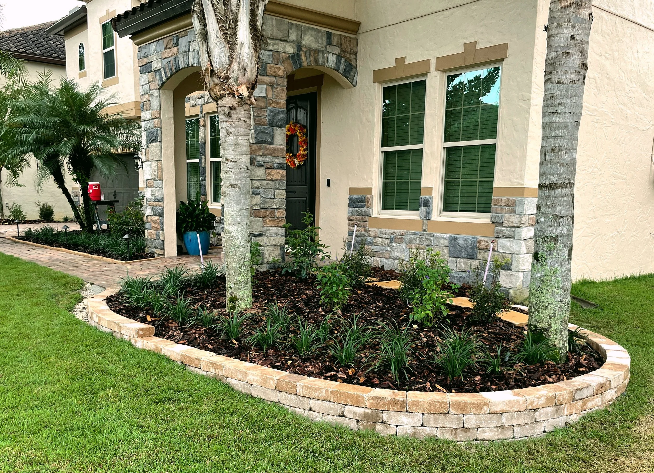 Front yard landscape design by Earthwise Hortucultural Services