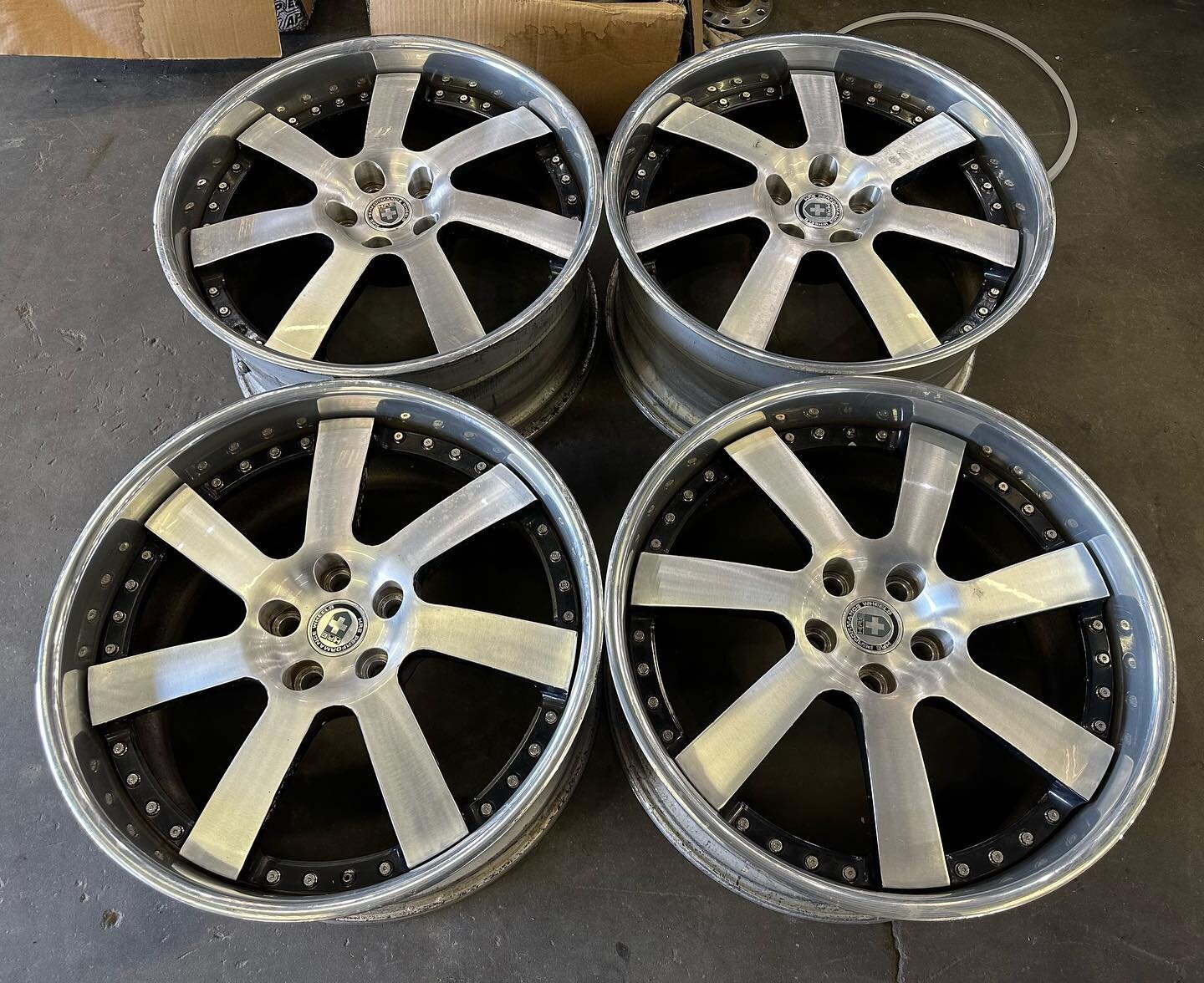 5x120
21x10
+45
.
HRE 993R
Land Rover fitment.
Wheels are in good condition but need a proper cleaning and re polish. 
.
$1000 takes them.
Shipping available