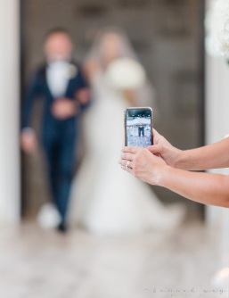 Are Guests Camera Phone Running Wedding Photography?