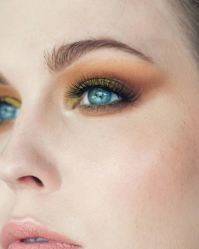 What are your 2020 goals? I have some habits I am going to work on and a few goals.

This photo I took forever ago that never made it to Instagram. I am pretty sure this was my birthday makeup, but I didn't love how to photographed and it didn't fit 